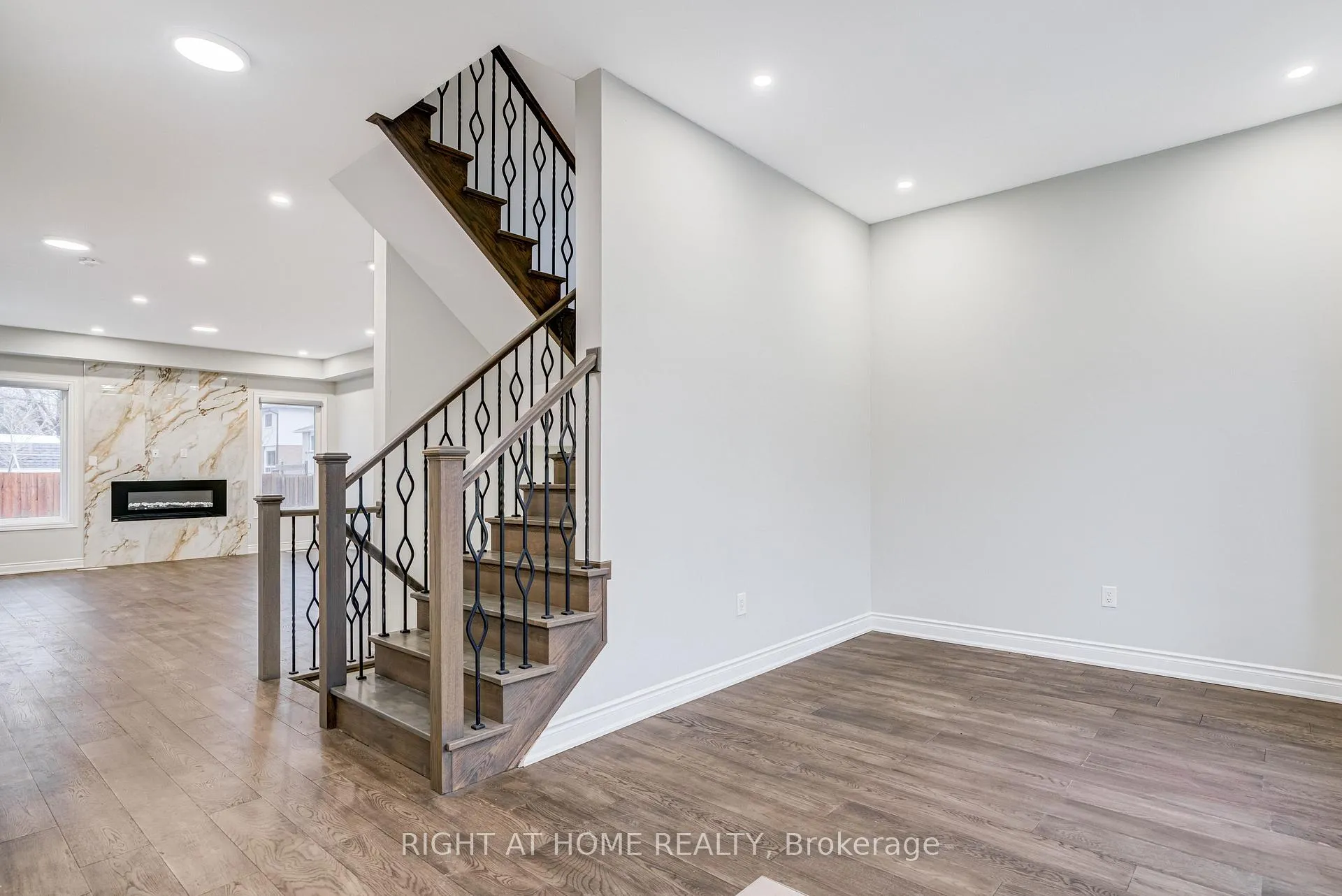 Photo 6 of Unit 7, 487 Aztec Drive, Oshawa, McLaughlin — HOMEH