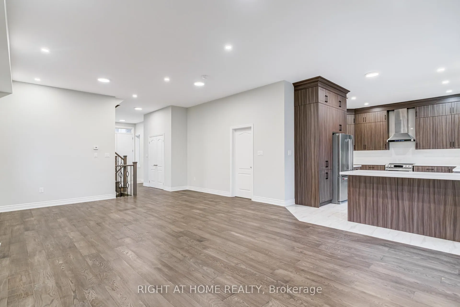 Photo 8 of Unit 7, 487 Aztec Drive, Oshawa, McLaughlin — HOMEH