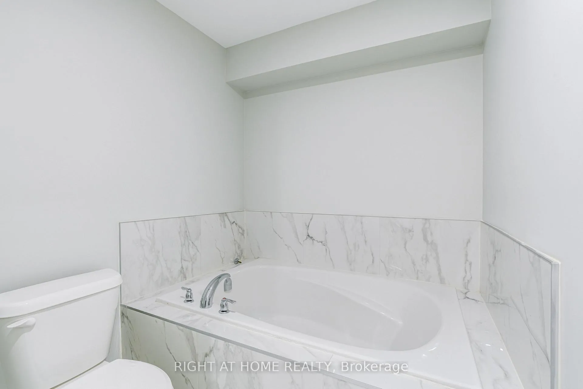 Photo 41 of Unit 7, 487 Aztec Drive, Oshawa, McLaughlin — HOMEH