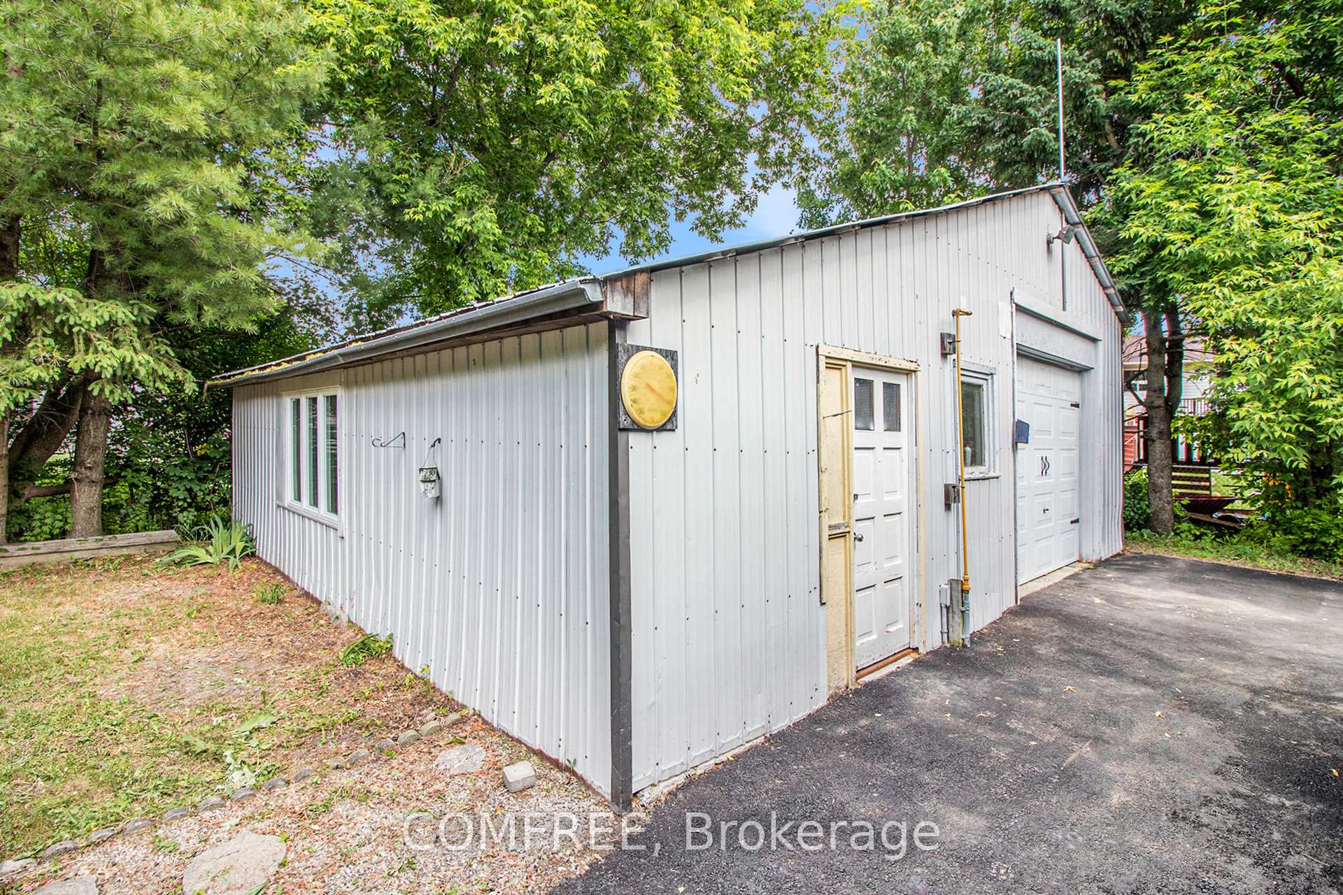 Photo 8 of 481 Ottawa Street, North Dundas, Winchester — HOMEH