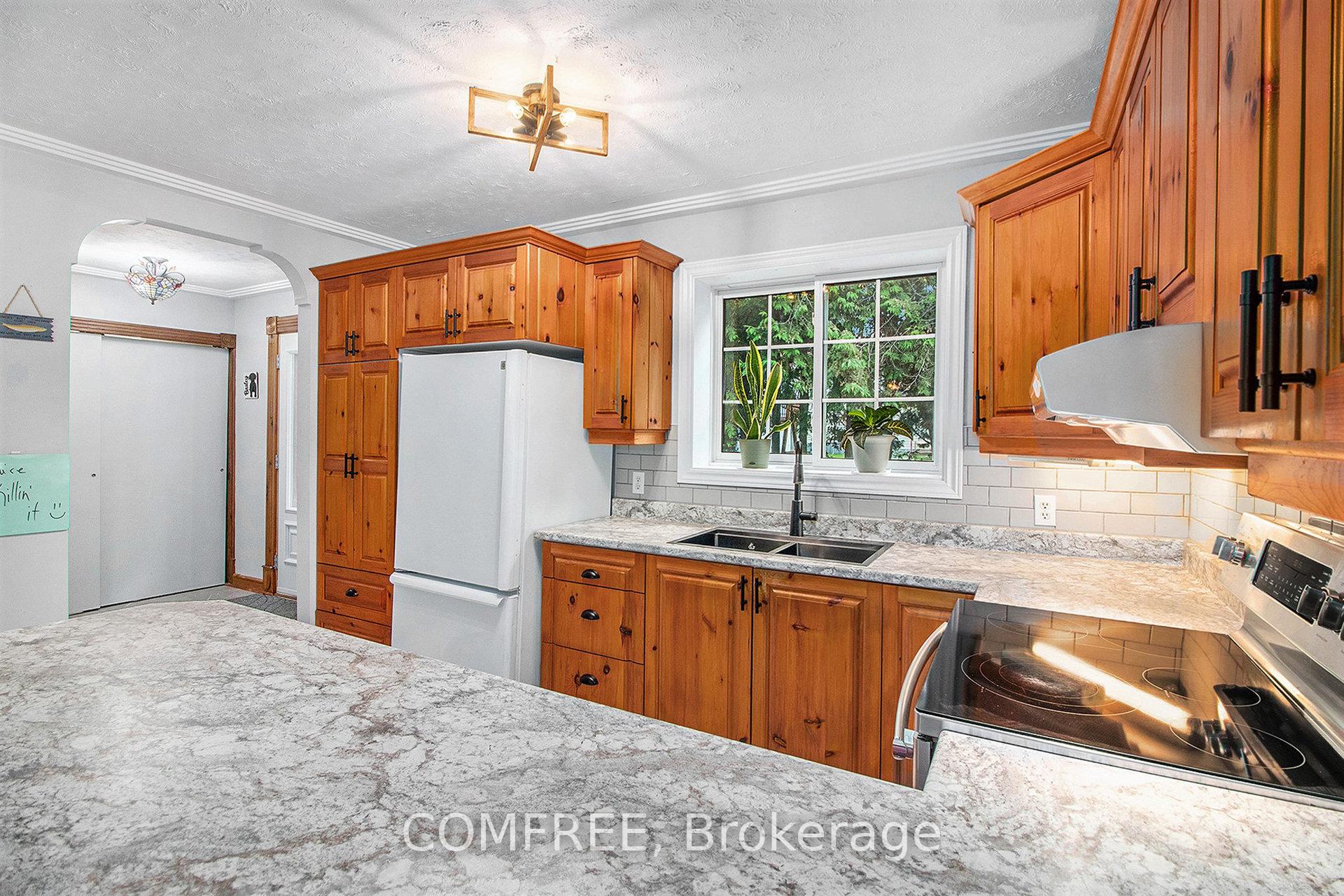 Photo 10 of 481 Ottawa Street, North Dundas, Winchester — HOMEH