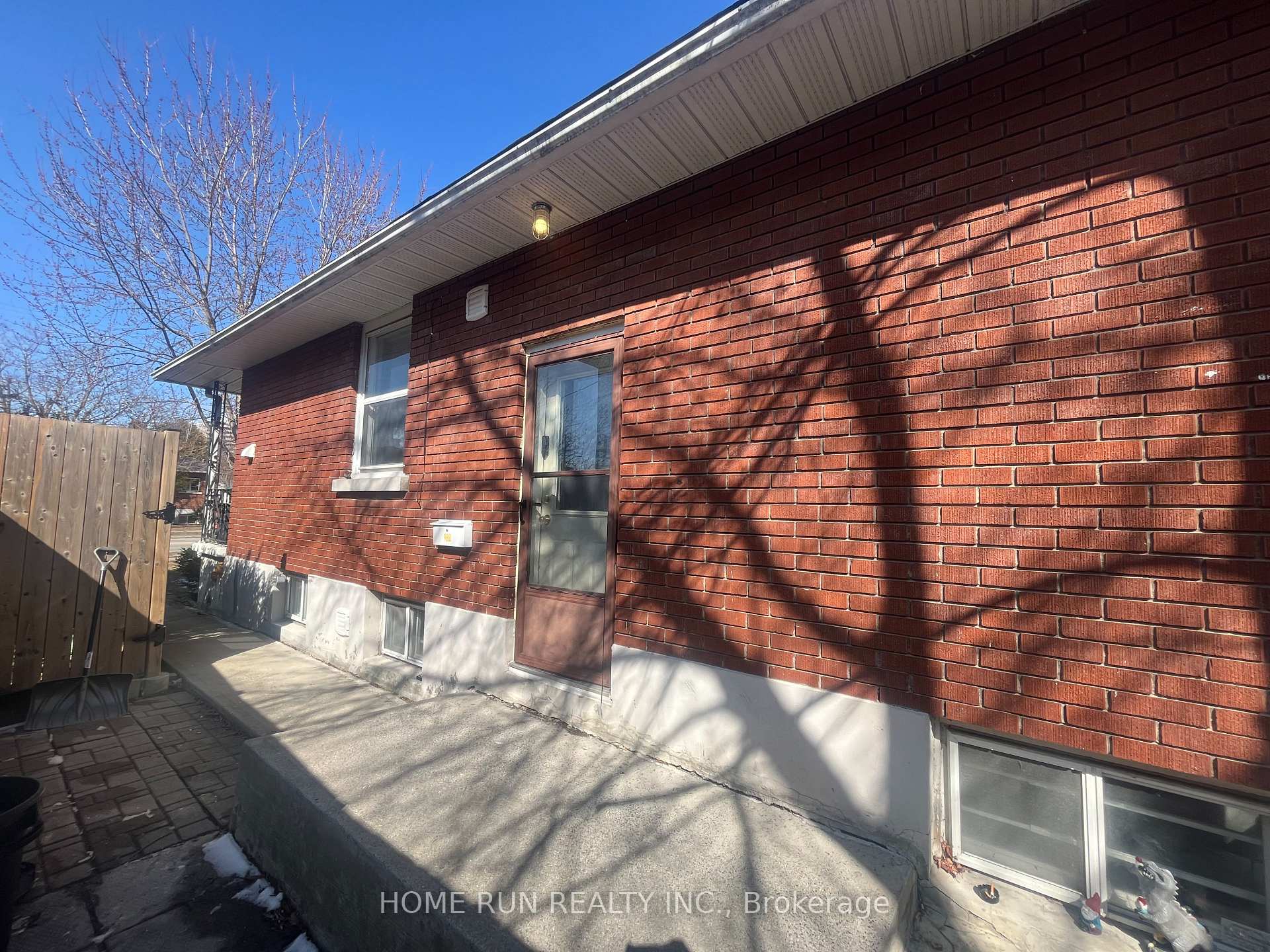 Photo 2 of Unit B, 98 Donald Street, Ottawa, Overbrook — HOMEH