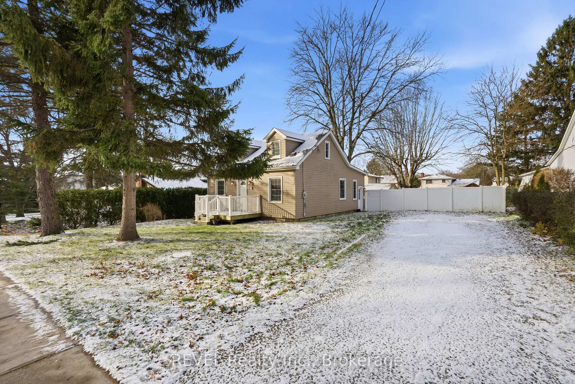 Photo 4 of 1176 Haist Street, Pelham, Fonthill — HOMEH