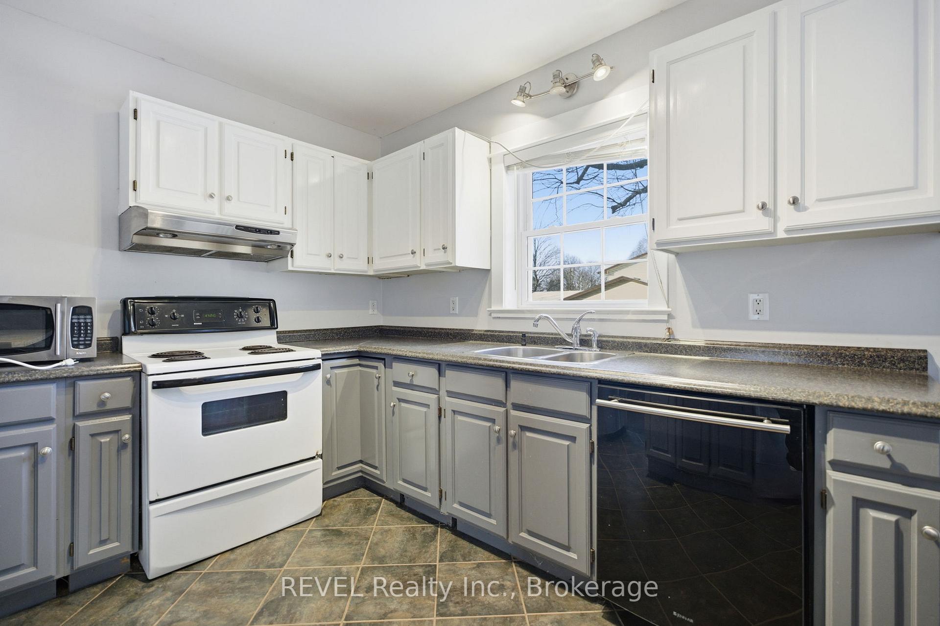 Photo 10 of 1176 Haist Street, Pelham, Fonthill — HOMEH