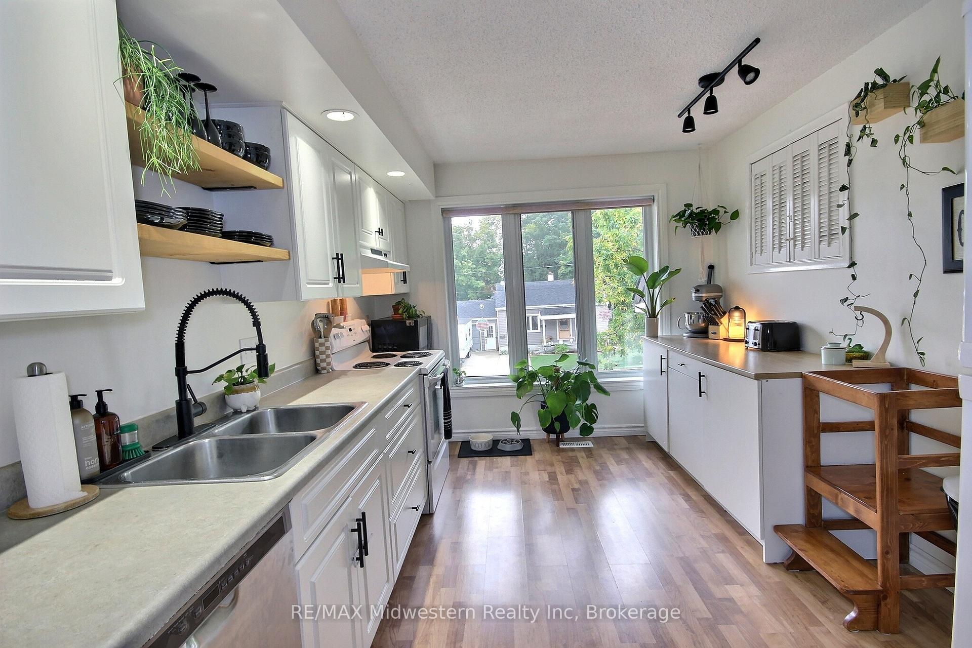 Photo 3 of 755 York Avenue N, North Perth, Listowel — HOMEH