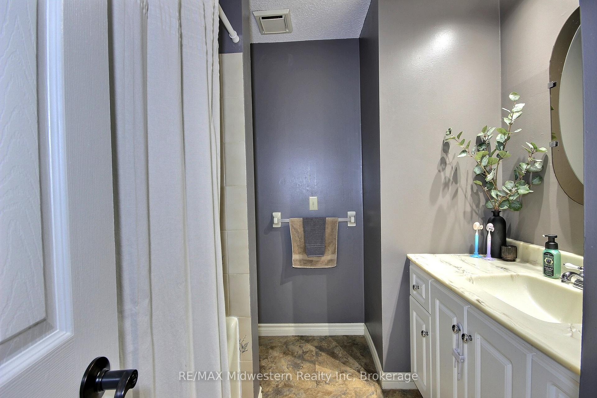 Photo 10 of 755 York Avenue N, North Perth, Listowel — HOMEH