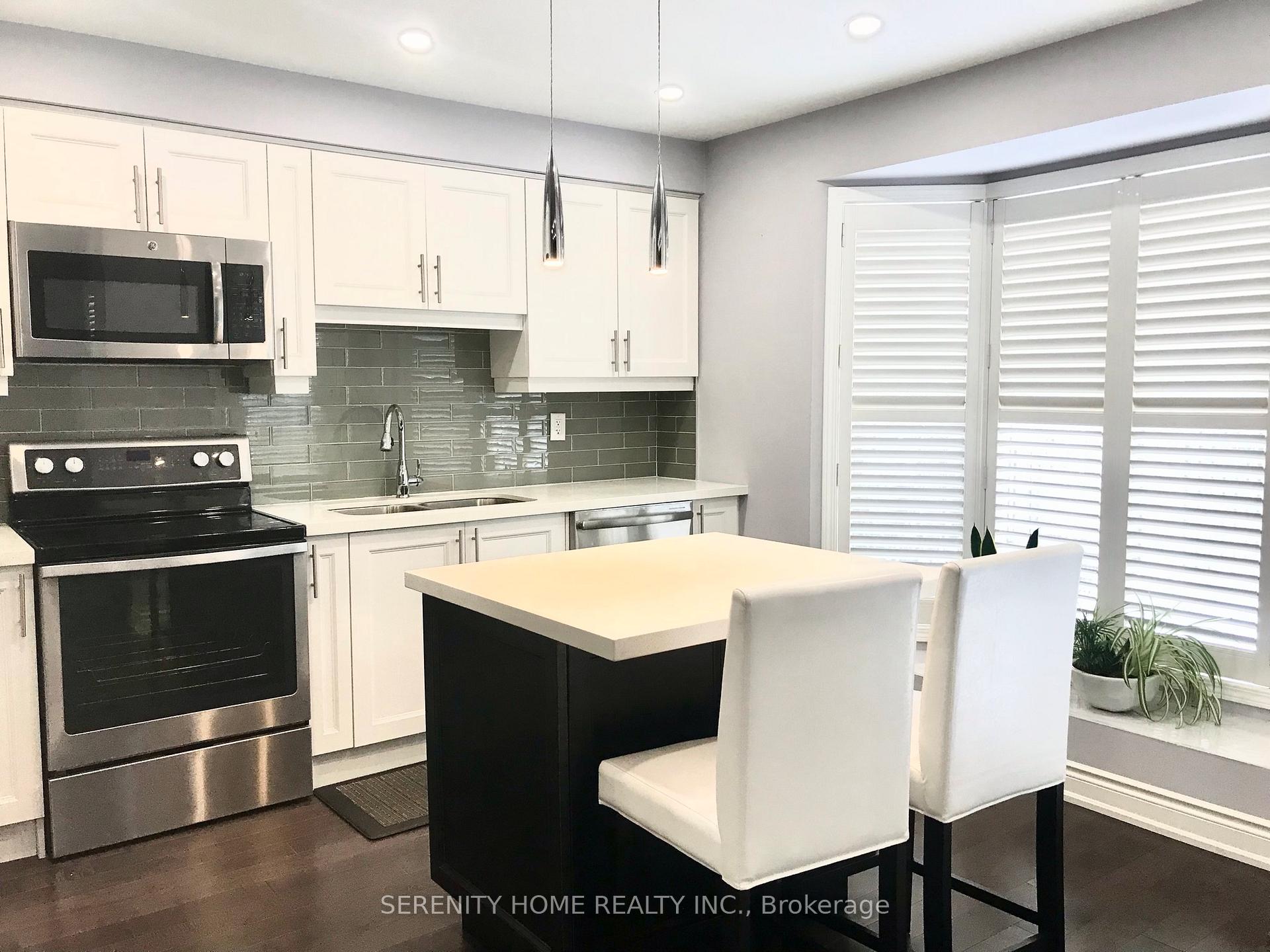 Photo 3 of 2371 Baintree Crescent, Oakville, Westmount — HOMEH