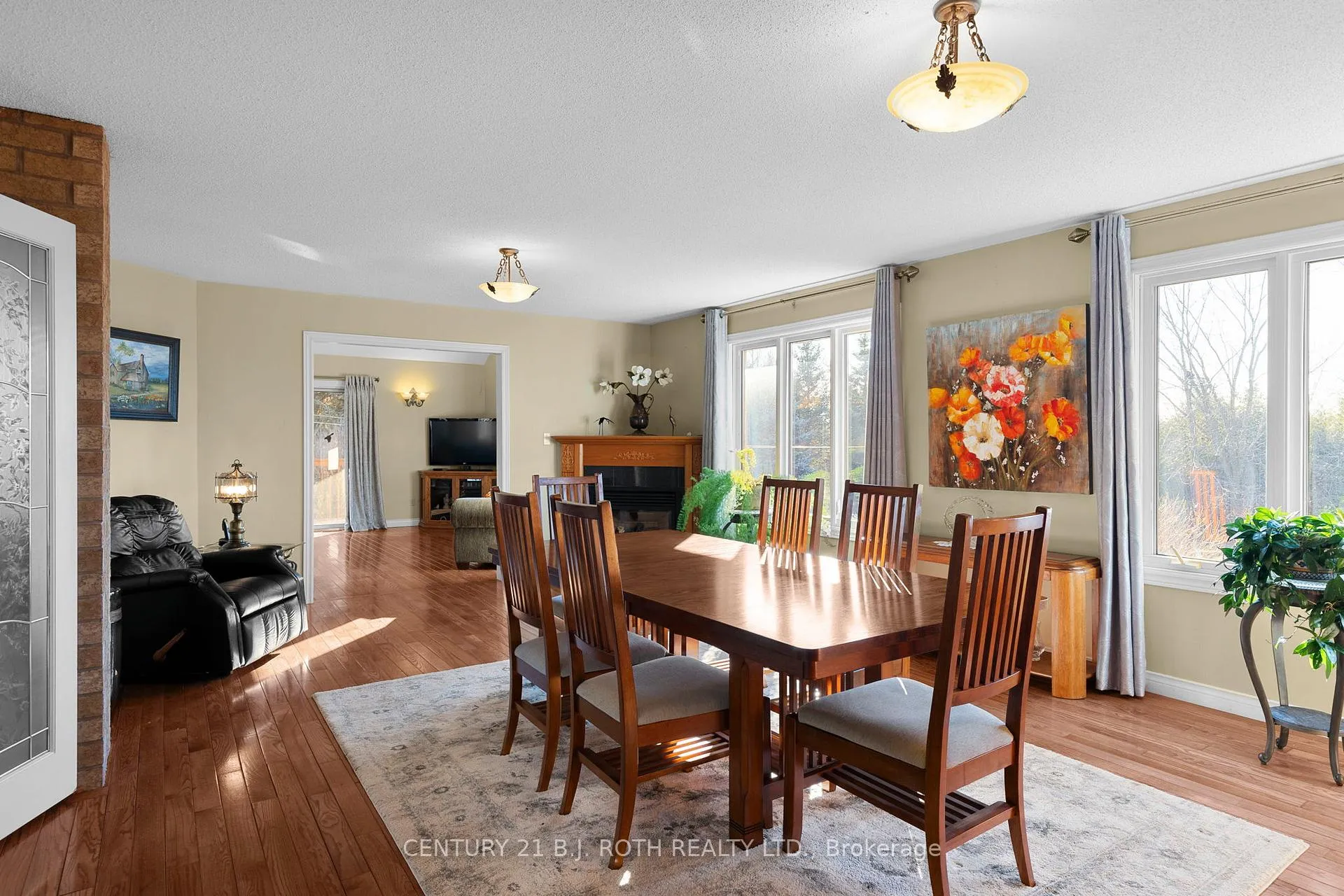 Photo 8 of 30 Tecumseth Heights Drive, New Tecumseth, Rural New Tecumseth — HOMEH
