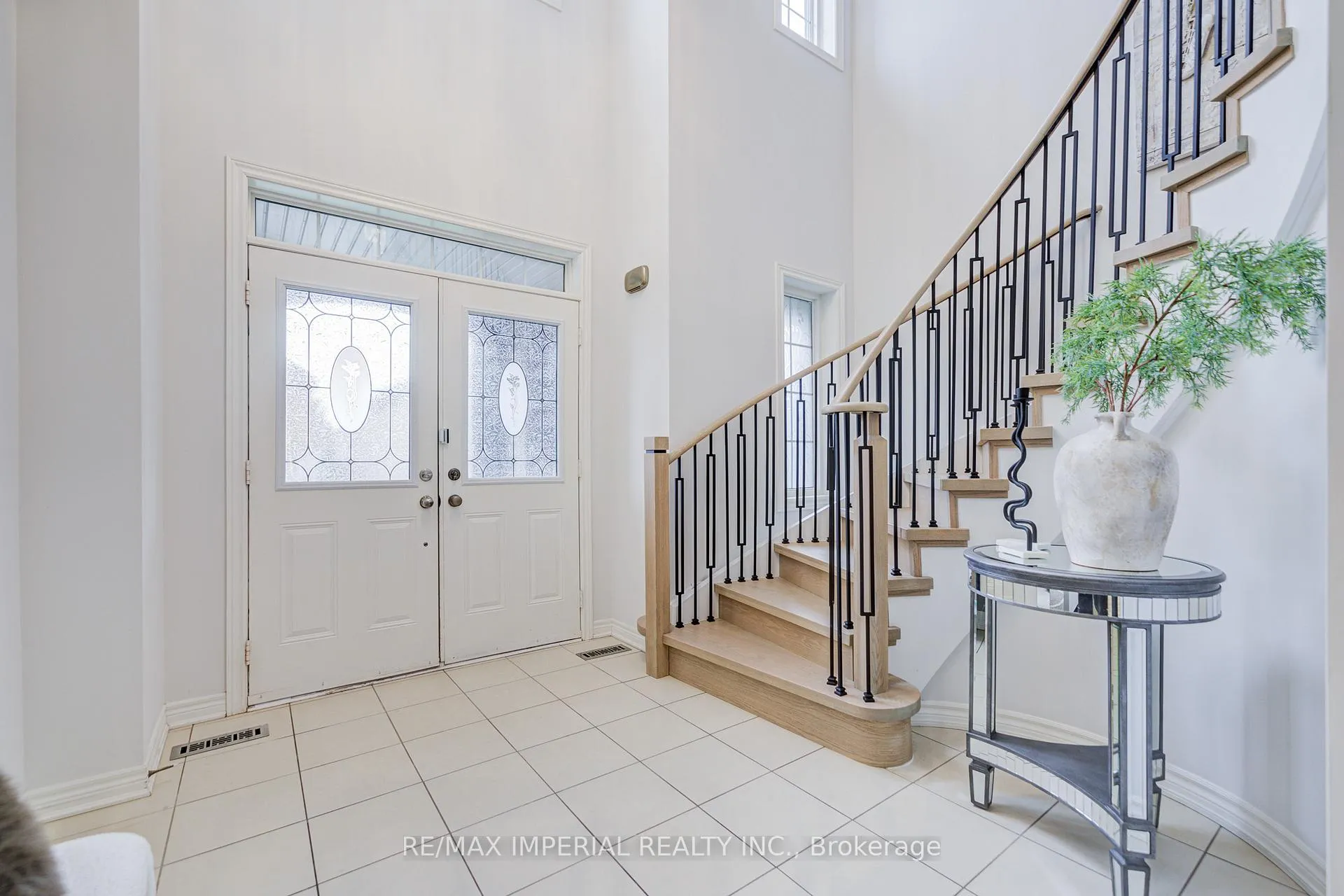 Photo 2 of 1199 McTavish Dr., Newmarket, Stonehaven-Wyndham — HOMEH