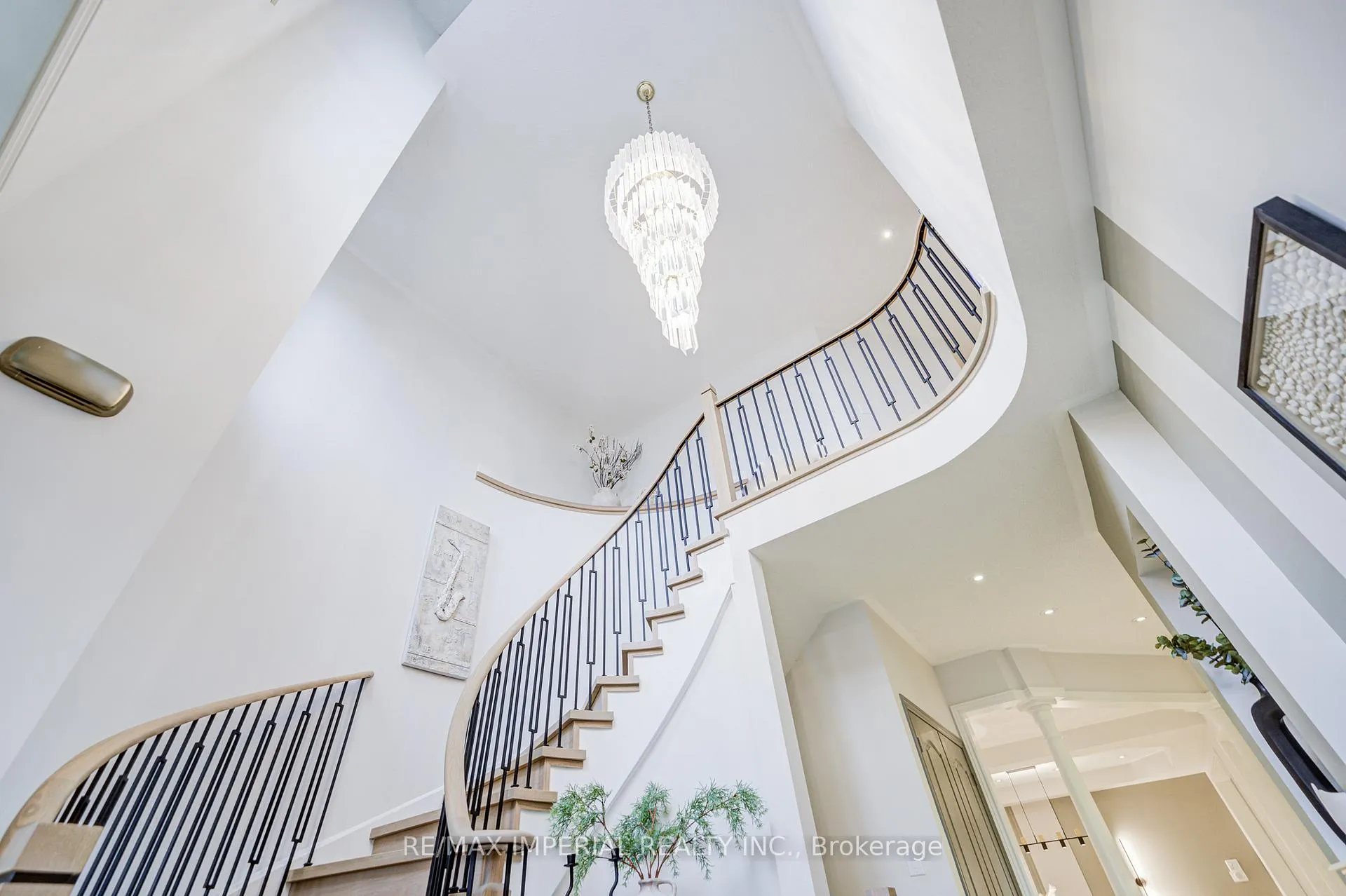 Photo 4 of 1199 McTavish Dr., Newmarket, Stonehaven-Wyndham — HOMEH