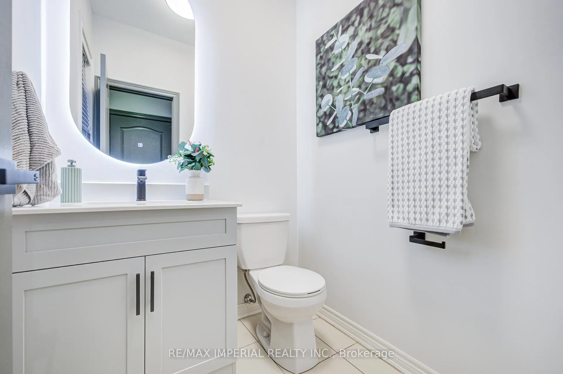 Photo 6 of 1199 McTavish Dr., Newmarket, Stonehaven-Wyndham — HOMEH