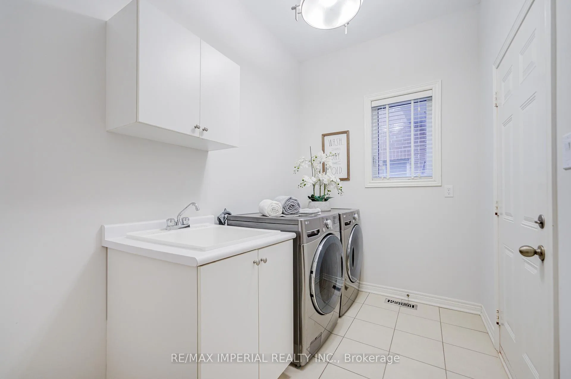 Photo 12 of 1199 McTavish Dr., Newmarket, Stonehaven-Wyndham — HOMEH