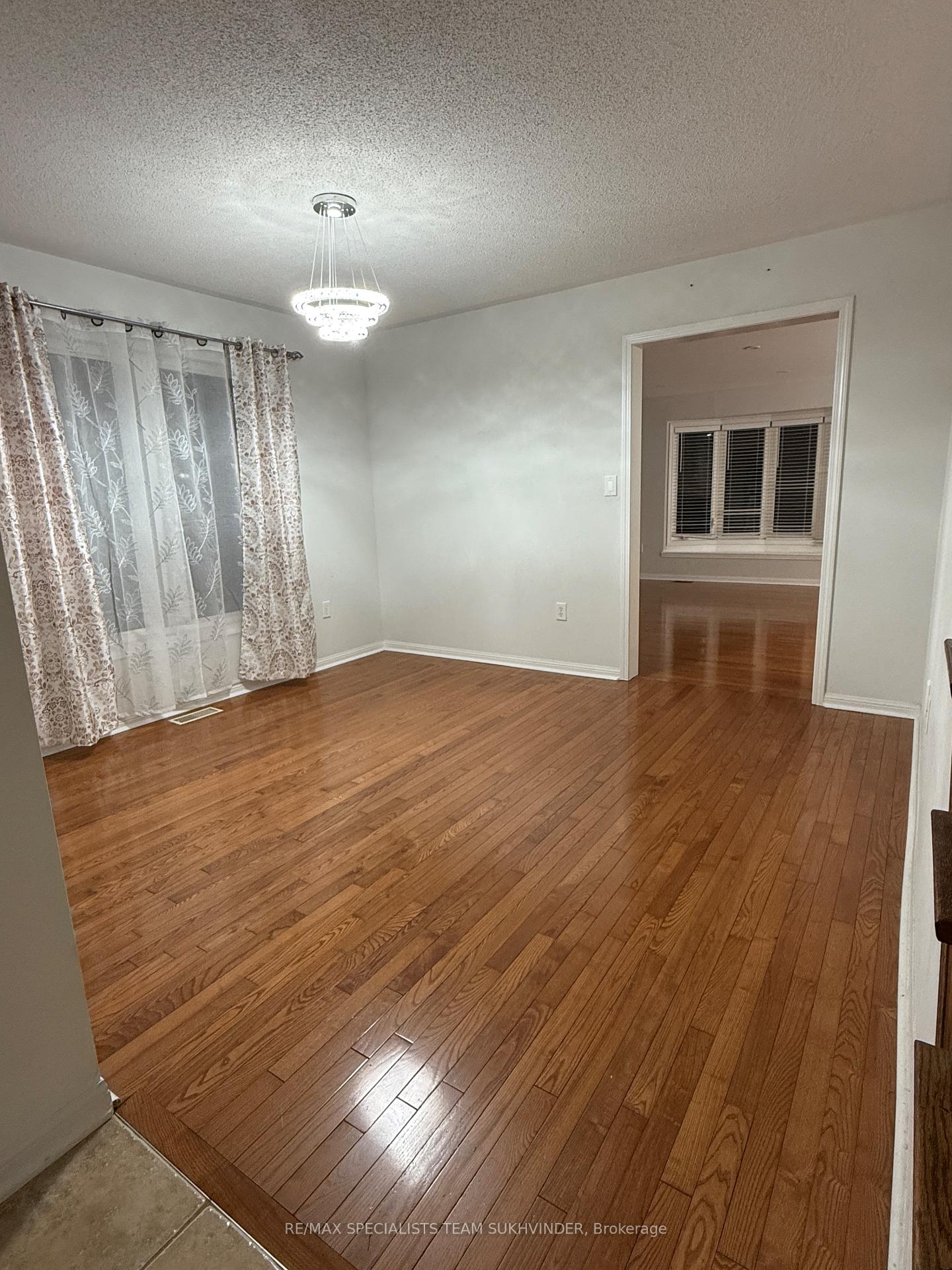 Photo 13 of 68 John W Taylor Avenue, New Tecumseth, Alliston — HOMEH