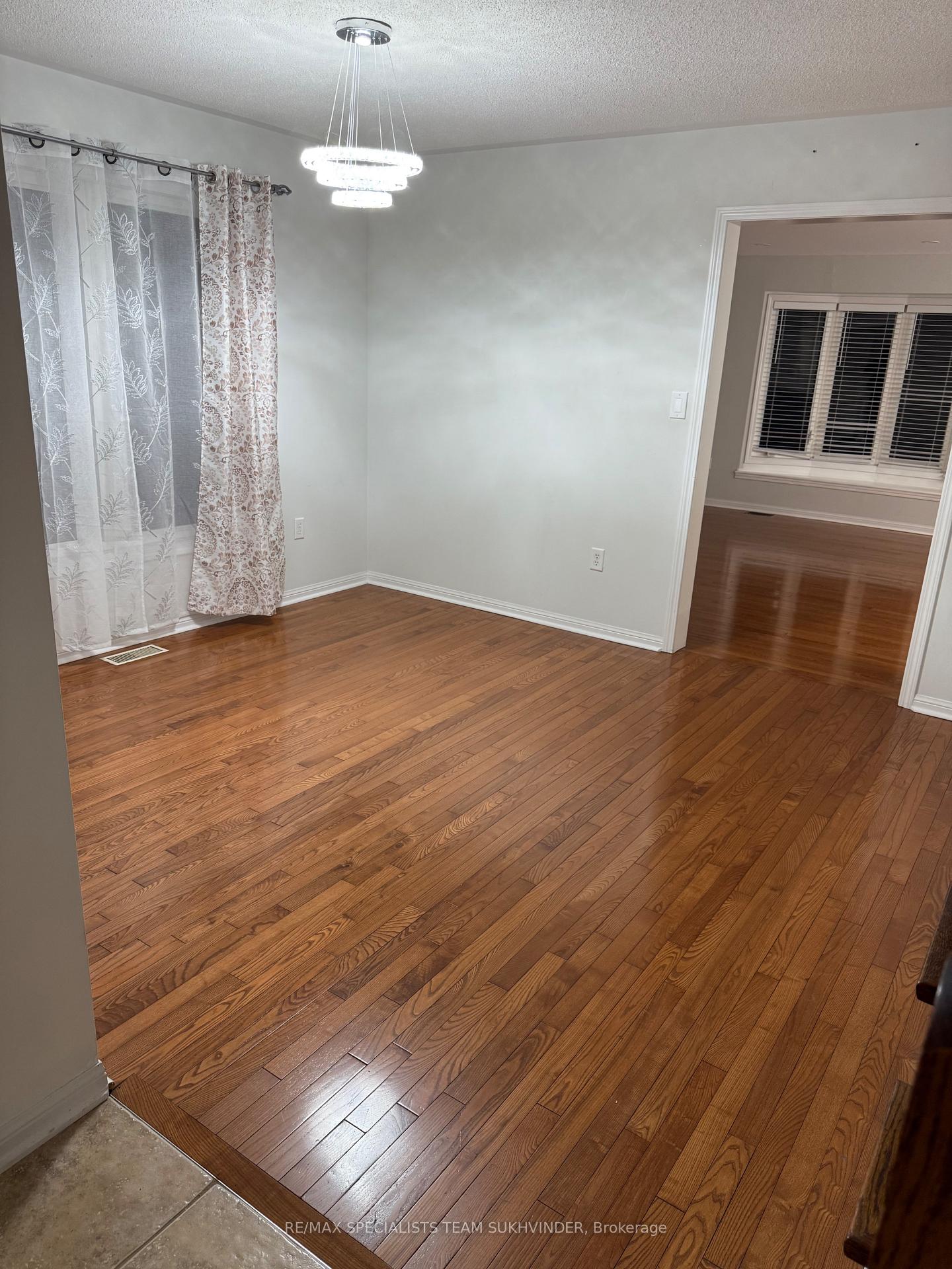 Photo 33 of 68 John W Taylor Avenue, New Tecumseth, Alliston — HOMEH