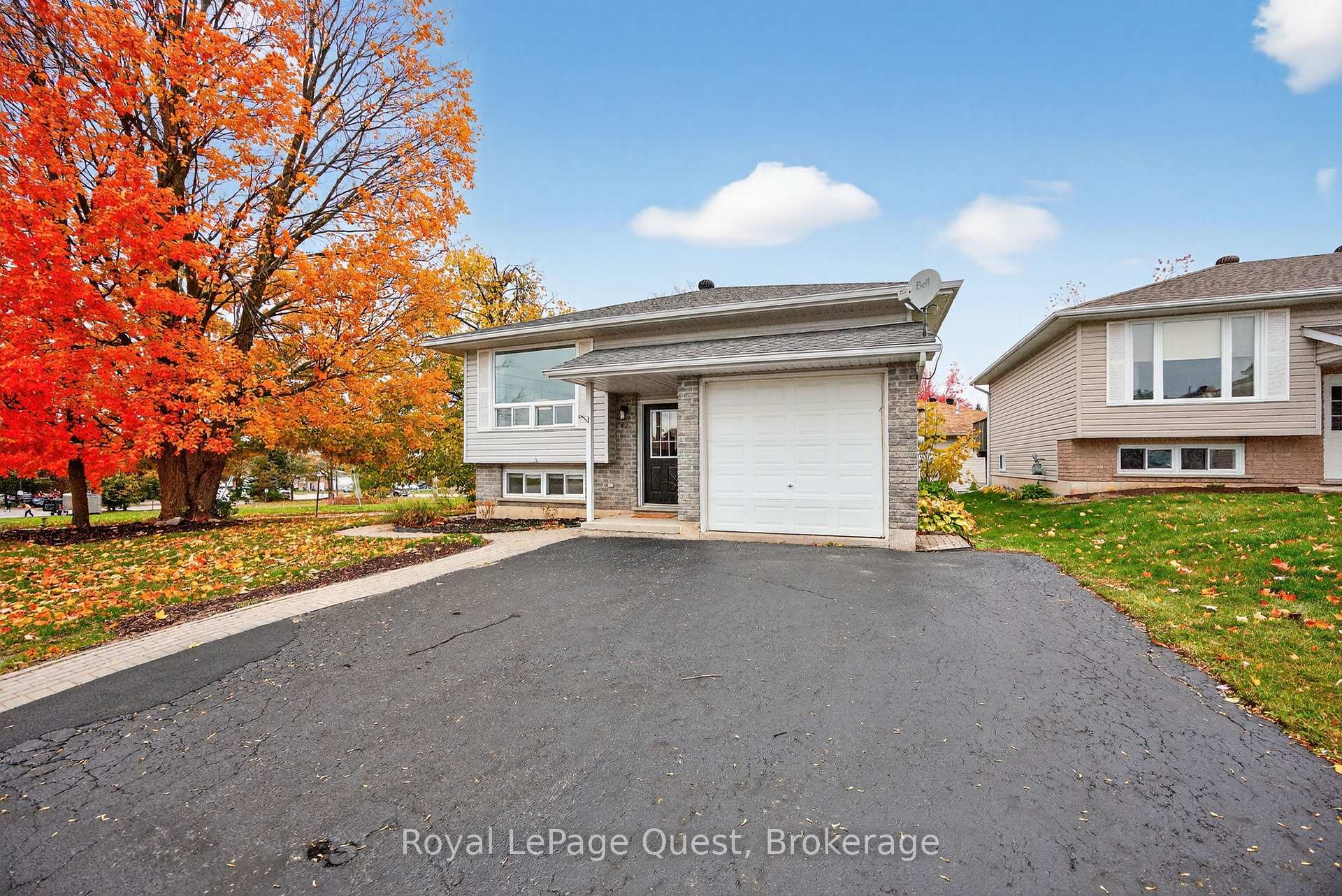 Photo 3 of 42 Jordon Crescent, Orillia — HOMEH