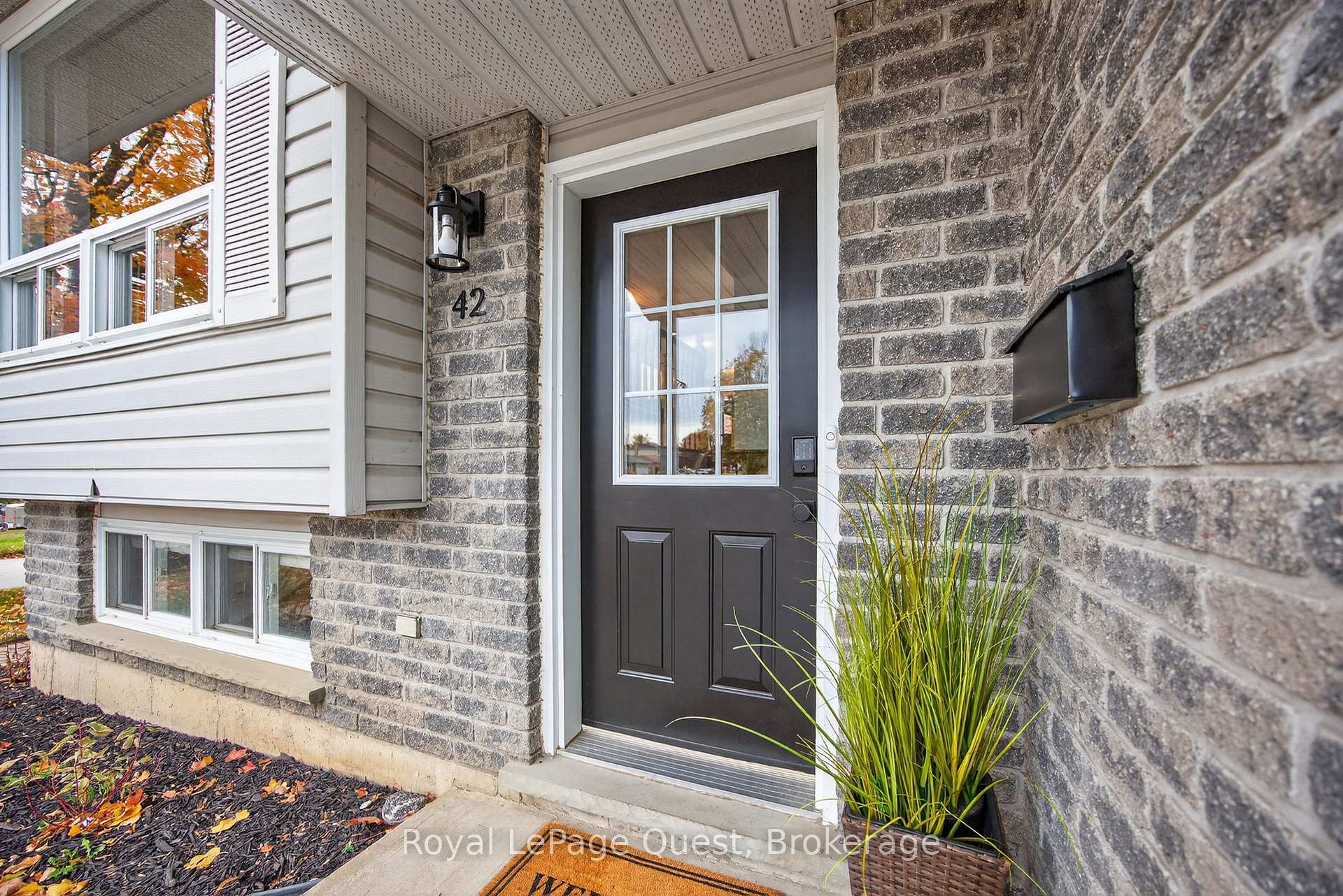Photo 4 of 42 Jordon Crescent, Orillia — HOMEH