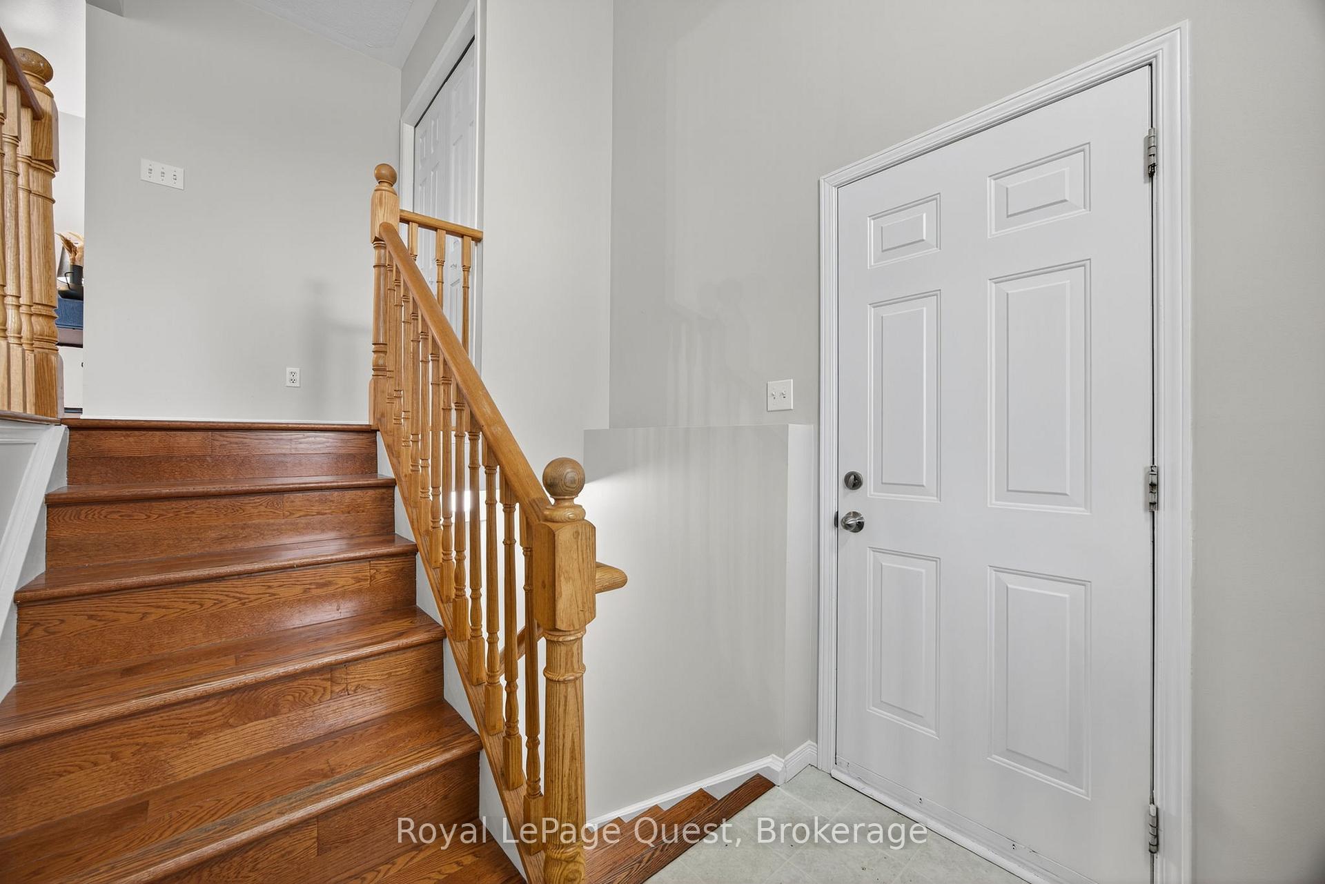Photo 5 of 42 Jordon Crescent, Orillia — HOMEH