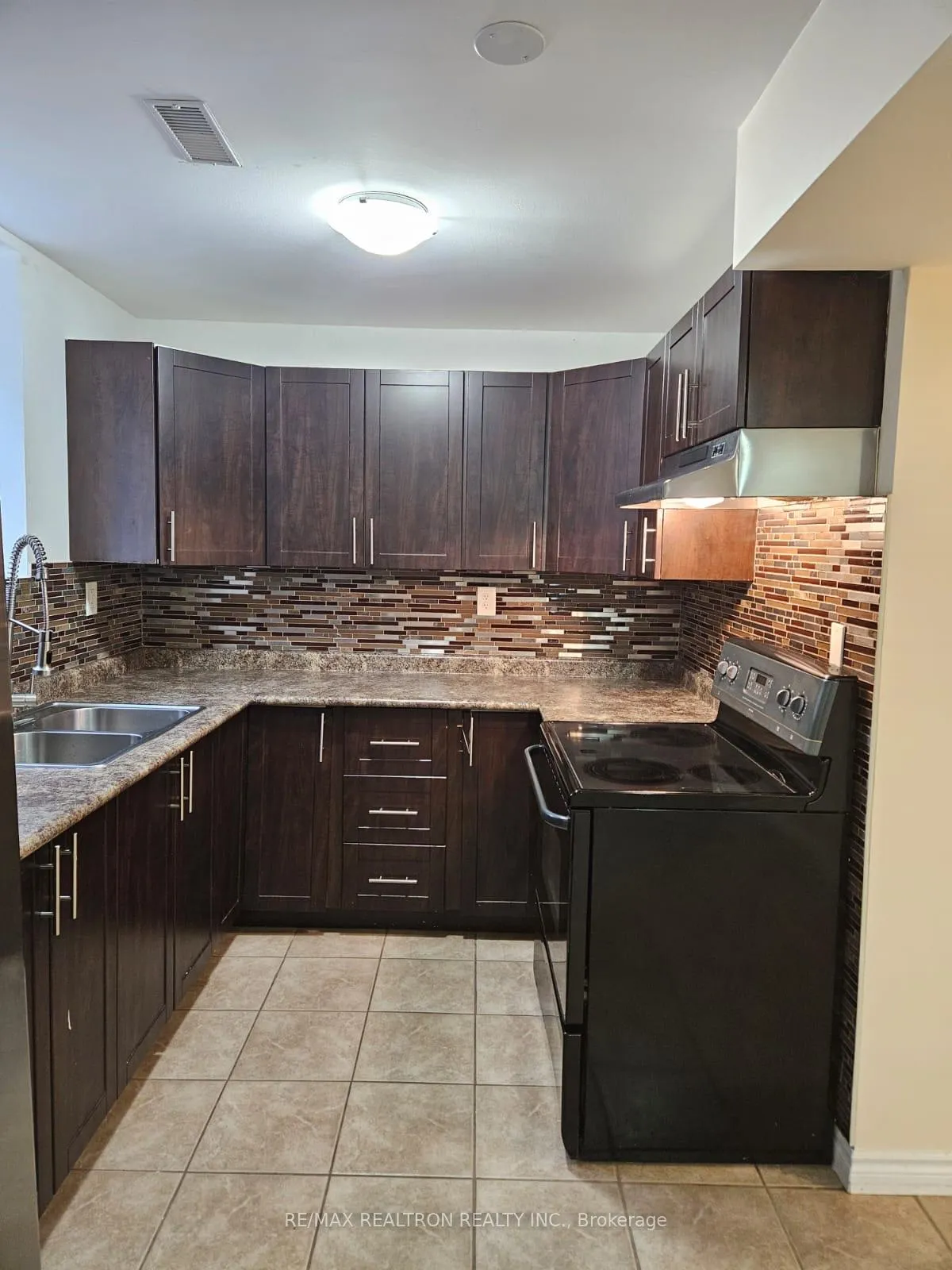Photo 3 of Unit BSMT, 178 Keffer Circle, Newmarket, Armitage — HOMEH
