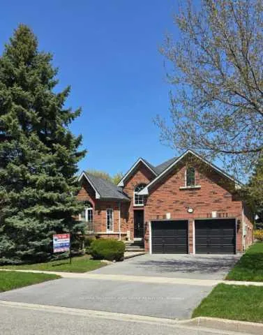 Front of 1035 Northern Prospect Crescent