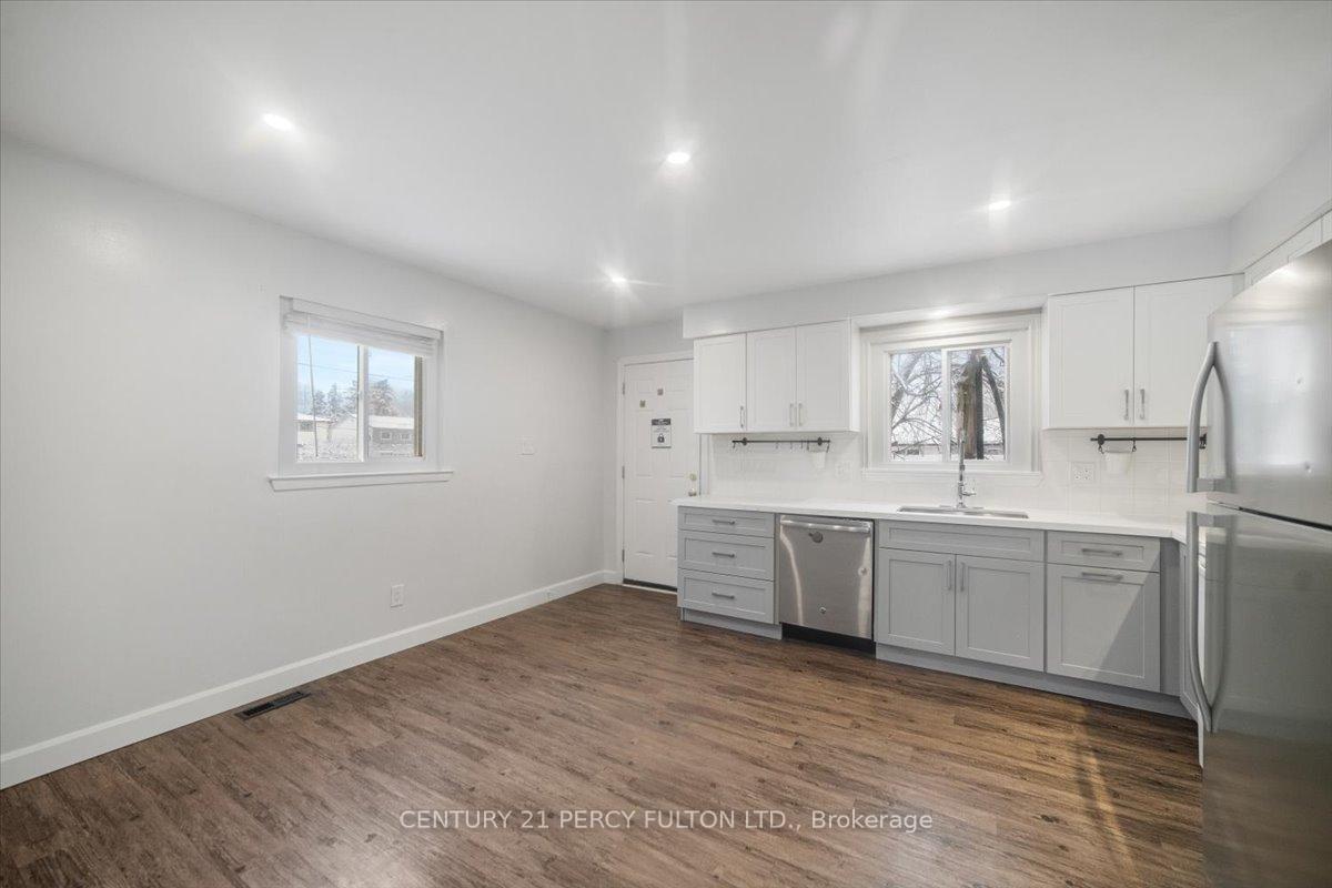 Photo 11 of 279 Vancouver Crescent, Oshawa, Vanier — HOMEH