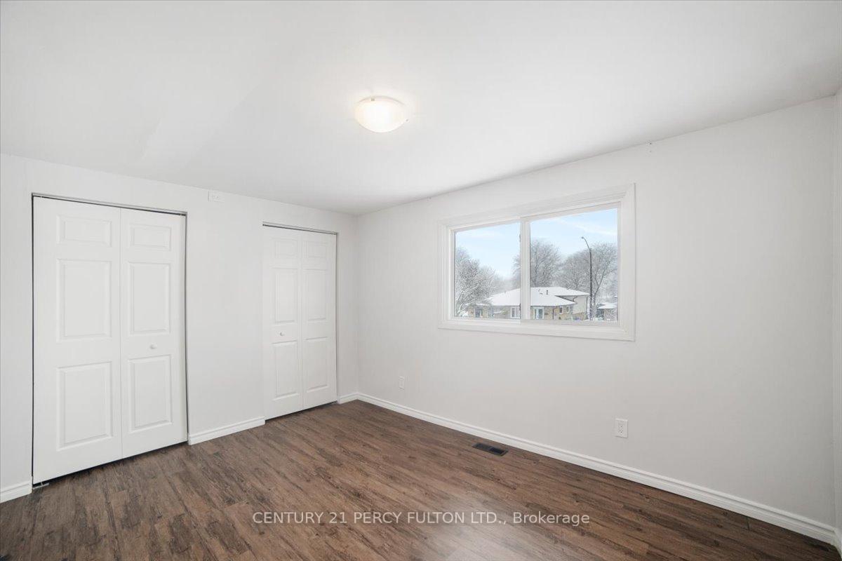 Photo 18 of 279 Vancouver Crescent, Oshawa, Vanier — HOMEH