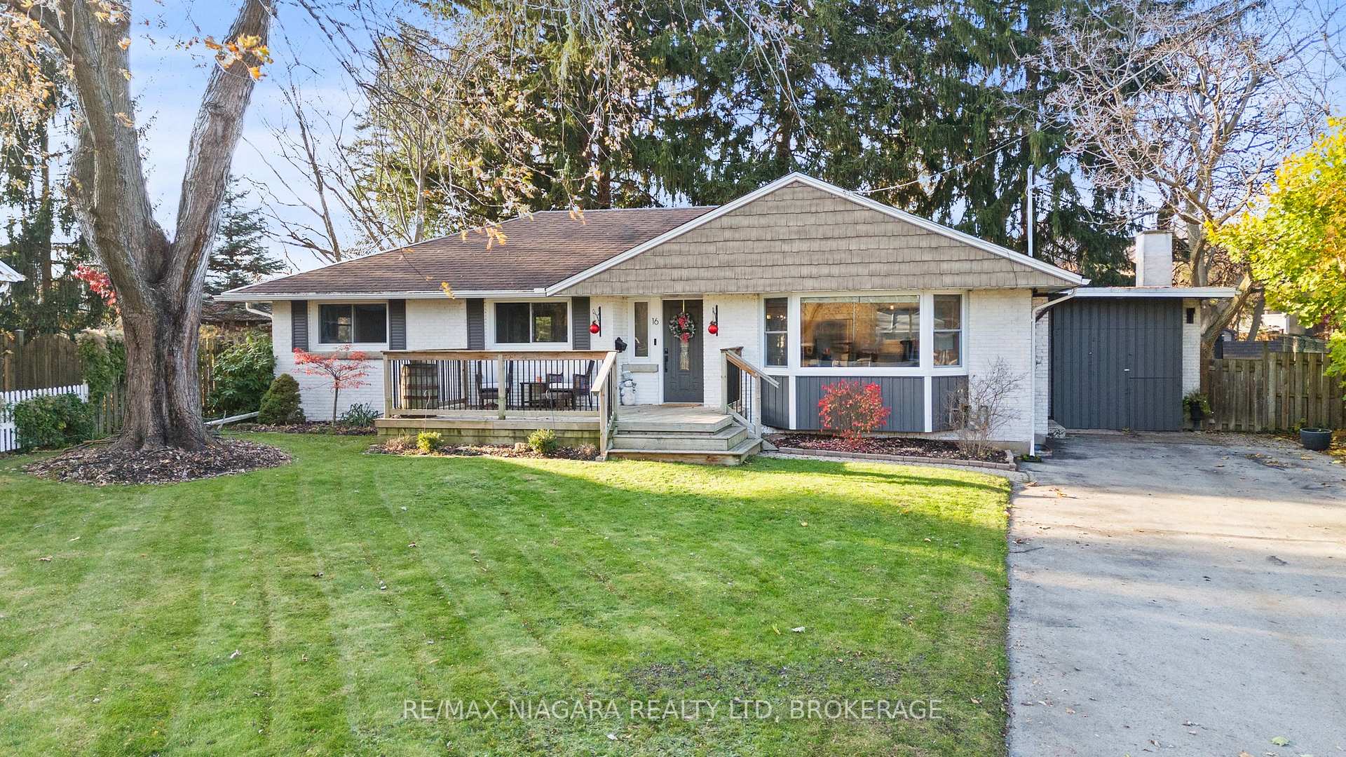 Photo 2 of 16 Peachtree Park, Pelham, Fonthill — HOMEH