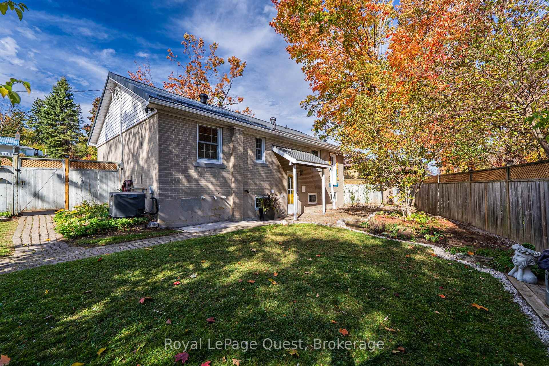Photo 5 of 15 Karen Crescent, Orillia — HOMEH