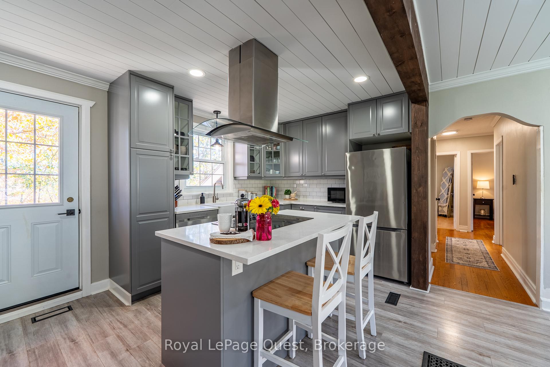 Photo 14 of 15 Karen Crescent, Orillia — HOMEH