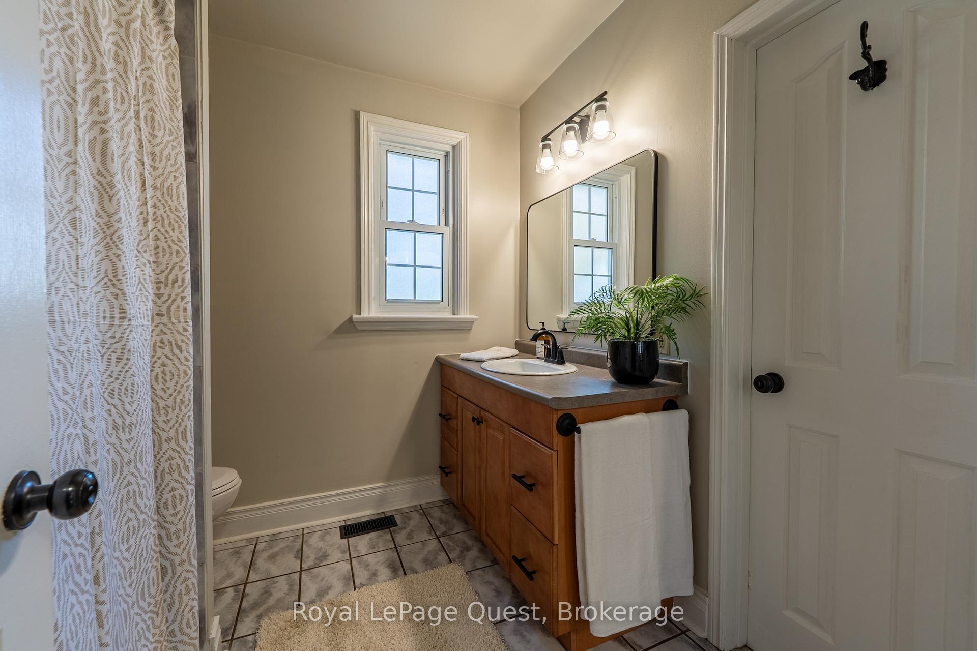 Photo 19 of 15 Karen Crescent, Orillia — HOMEH