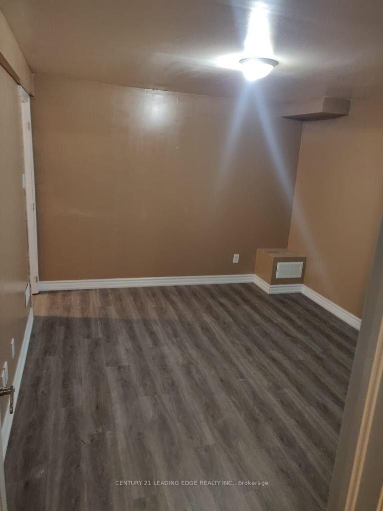 Photo 3 of Unit Bsmt, 176 Featherstone Avenue, Markham, Middlefield — HOMEH