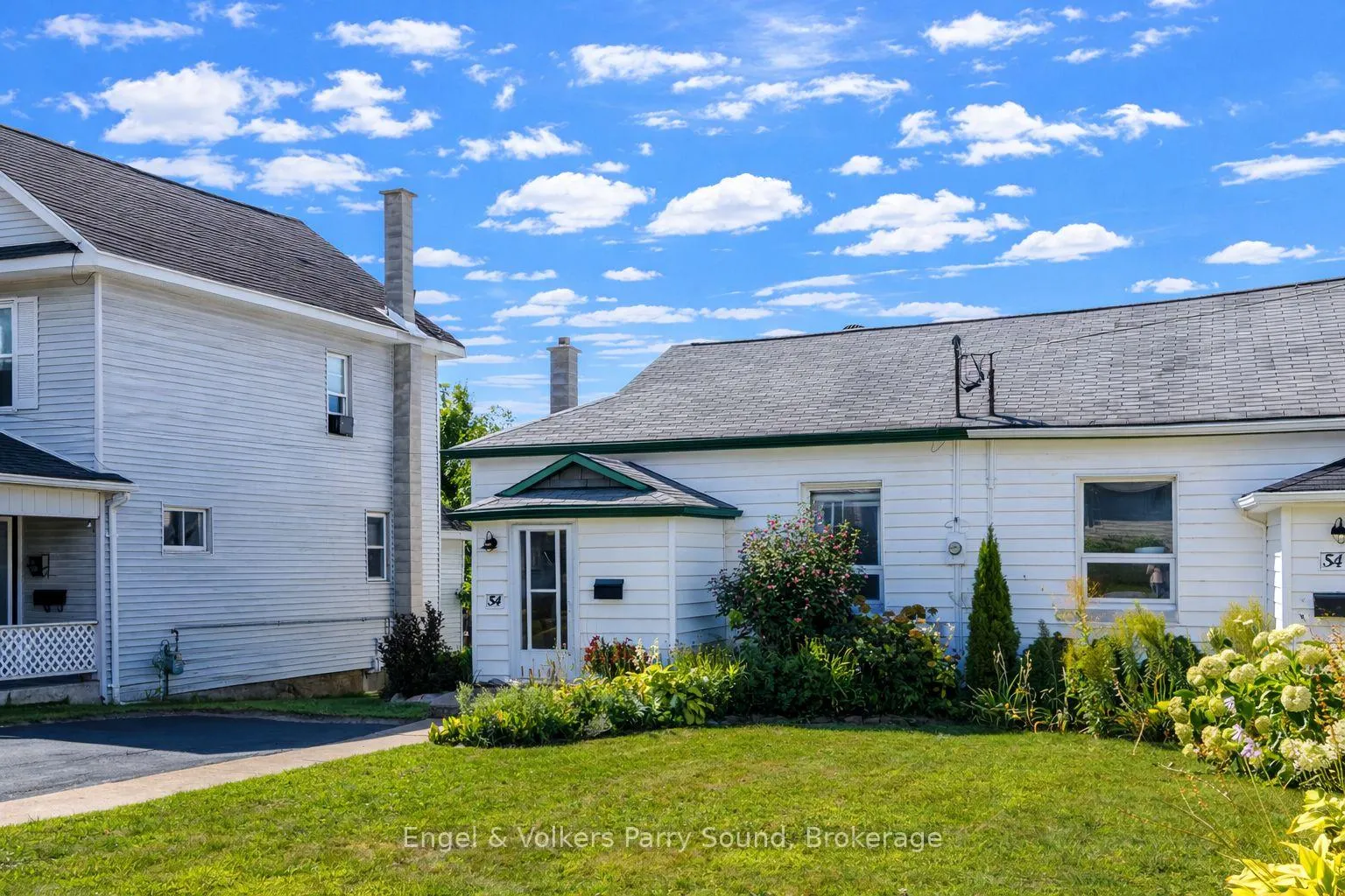 Photo 3 of 54 River Street, Parry Sound — HOMEH