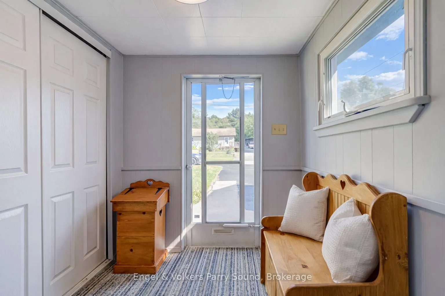 Photo 4 of 54 River Street, Parry Sound — HOMEH