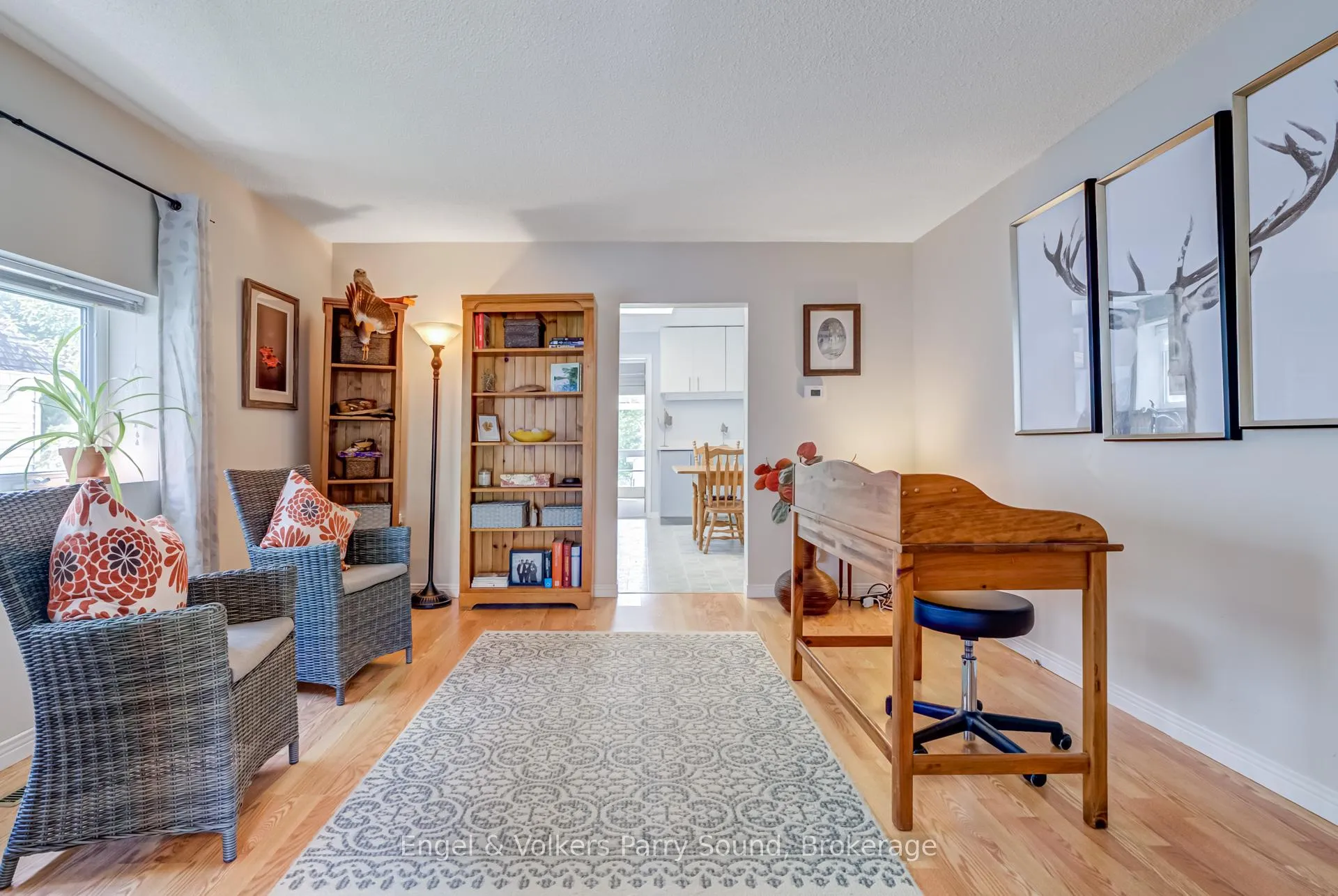 Photo 5 of 54 River Street, Parry Sound — HOMEH