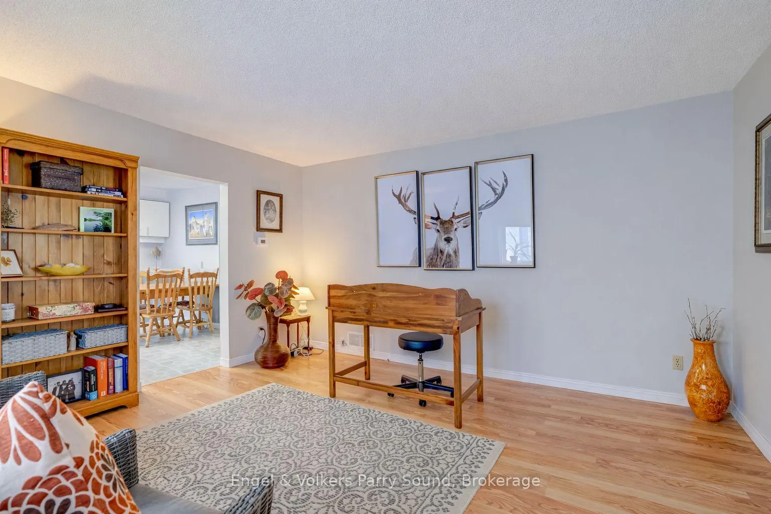 Photo 6 of 54 River Street, Parry Sound — HOMEH
