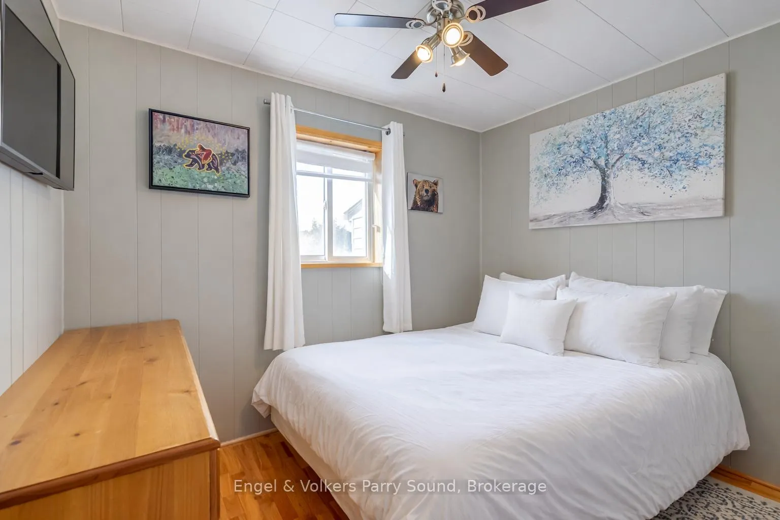 Photo 15 of 54 River Street, Parry Sound — HOMEH