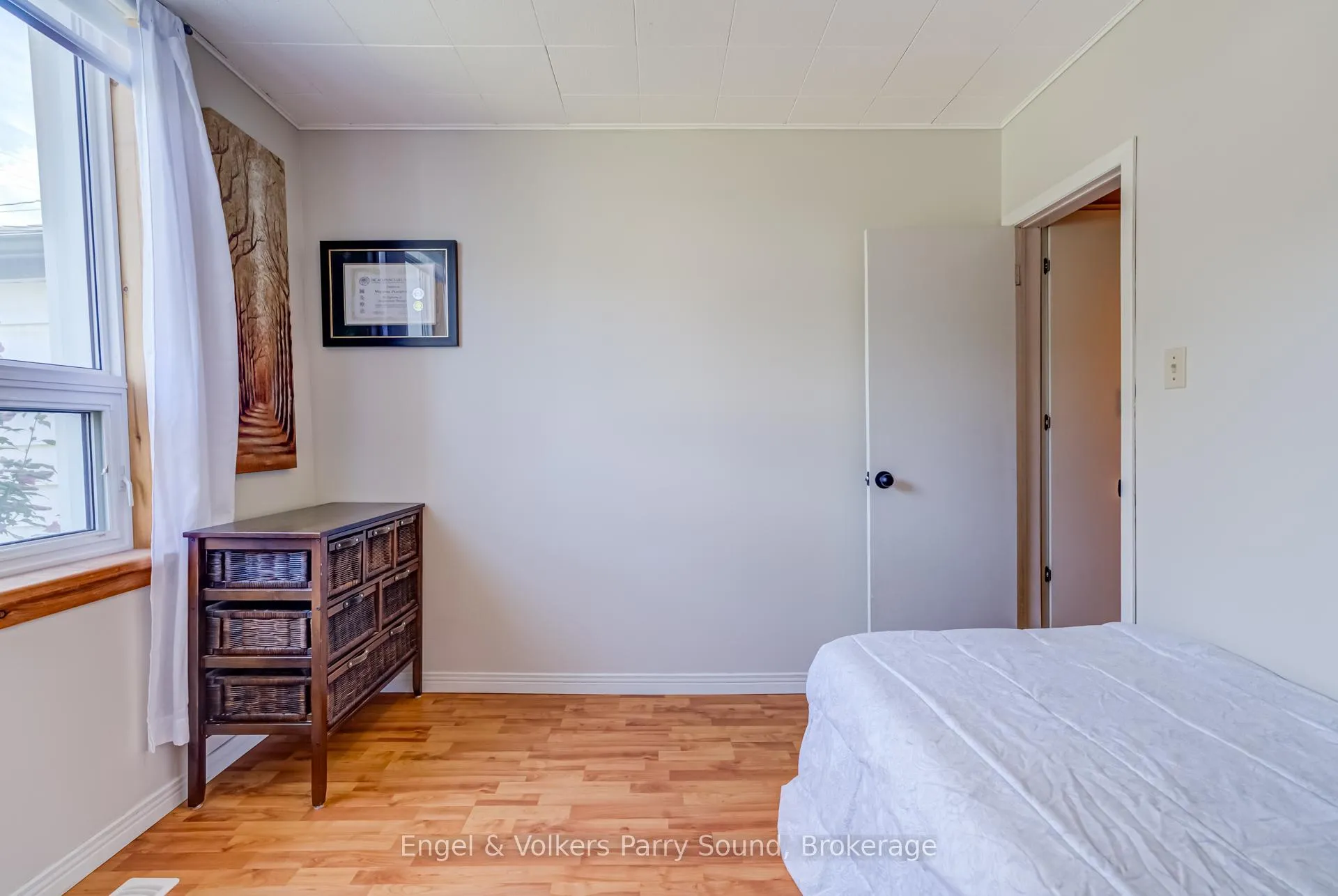 Photo 18 of 54 River Street, Parry Sound — HOMEH