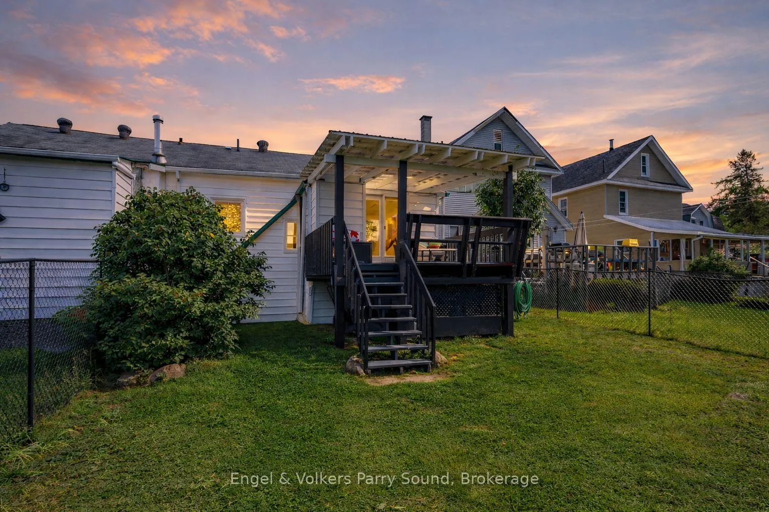 Photo 25 of 54 River Street, Parry Sound — HOMEH