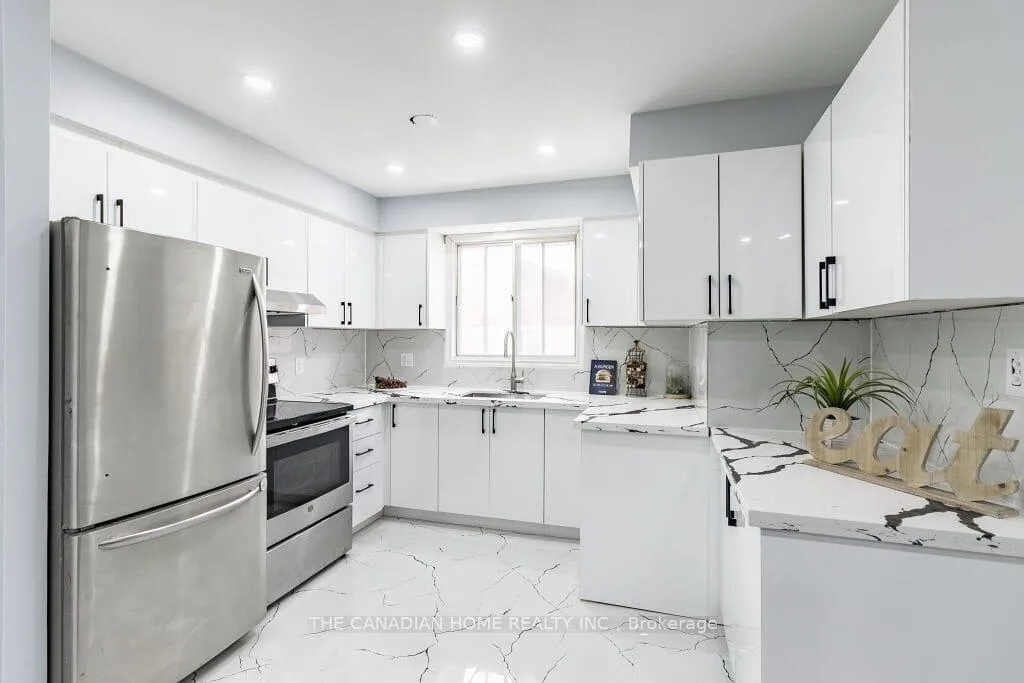 Photo 4 of Unit Upper, 7725 Jubilee Drive, Niagara Falls, Marineland — HOMEH