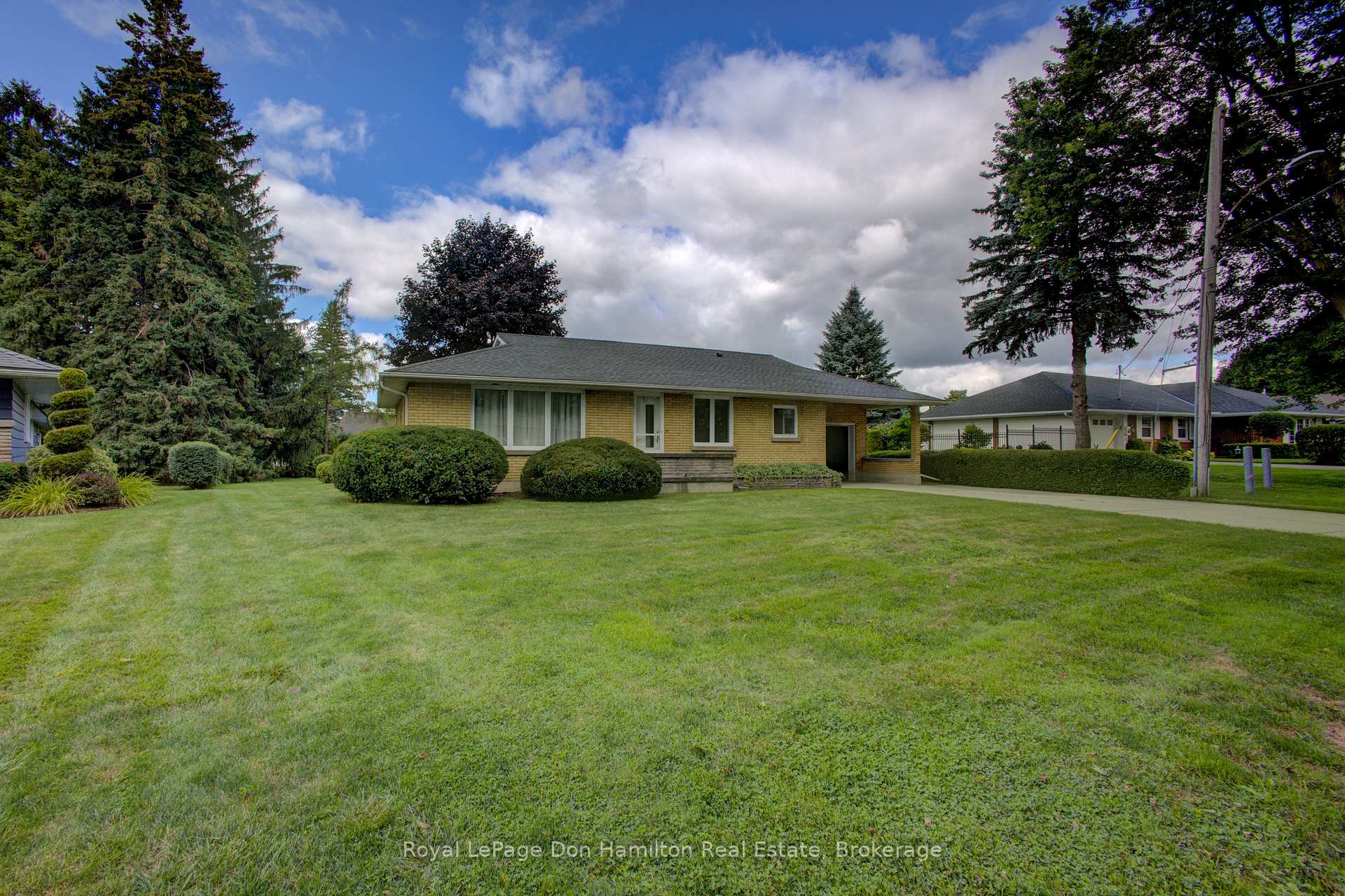 Photo 2 of 880 Winston Boulevard, North Perth, Listowel — HOMEH