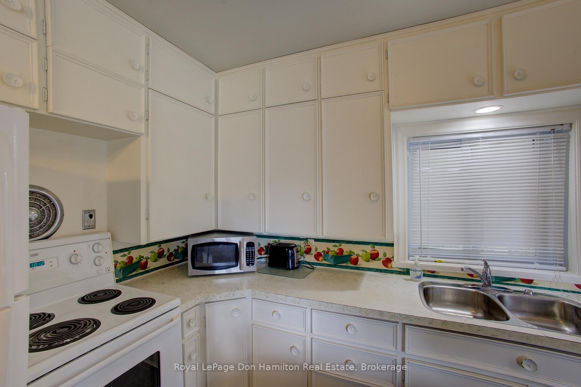 Photo 17 of 880 Winston Boulevard, North Perth, Listowel — HOMEH