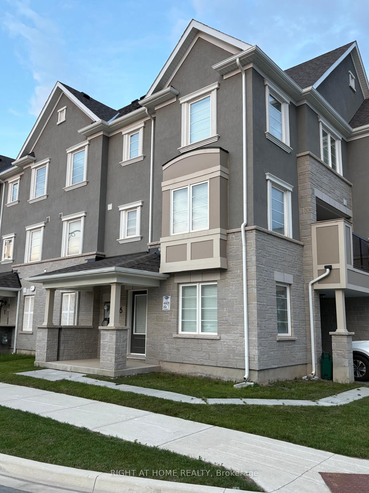 Photo 1 of 976 Hickory Crescent, Milton, Cobban — HOMEH