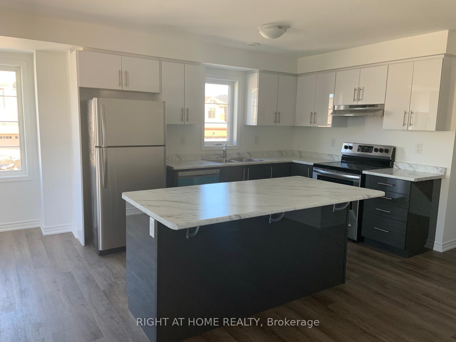 Photo 15 of 976 Hickory Crescent, Milton, Cobban — HOMEH