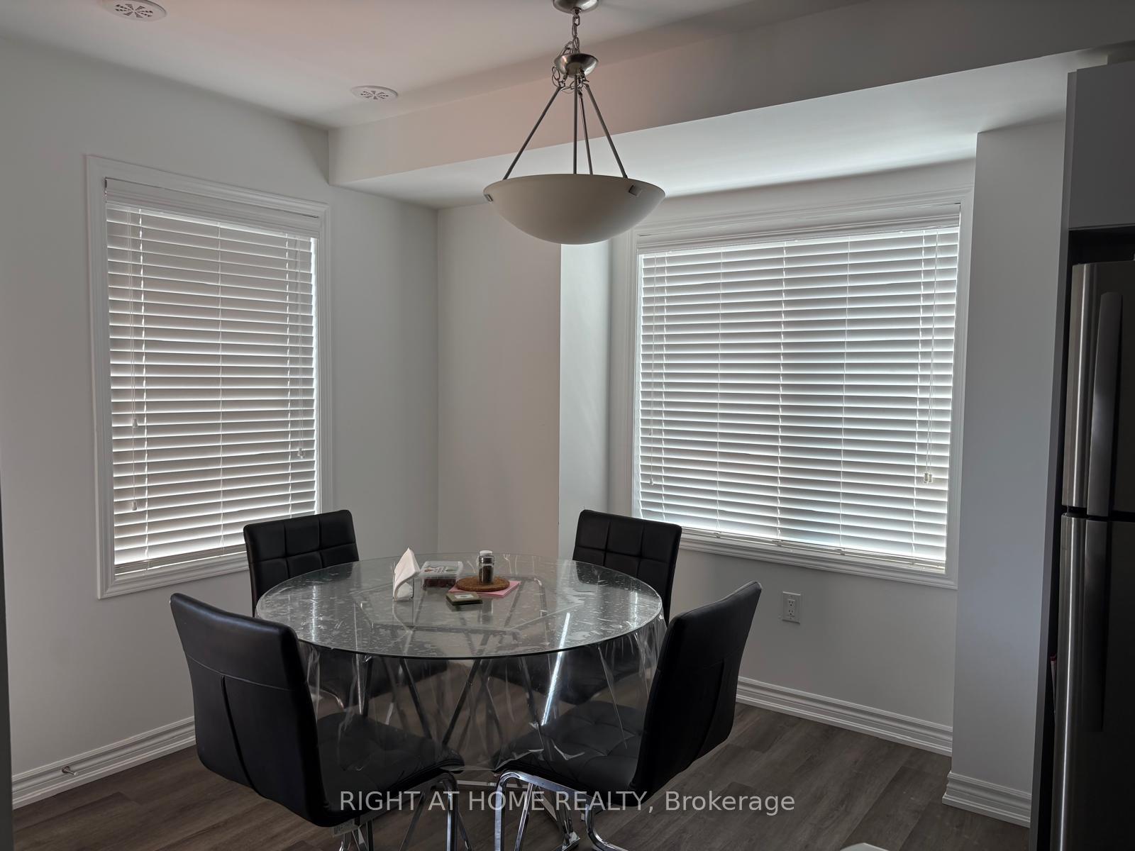 Photo 3 of 976 Hickory Crescent, Milton, Cobban — HOMEH