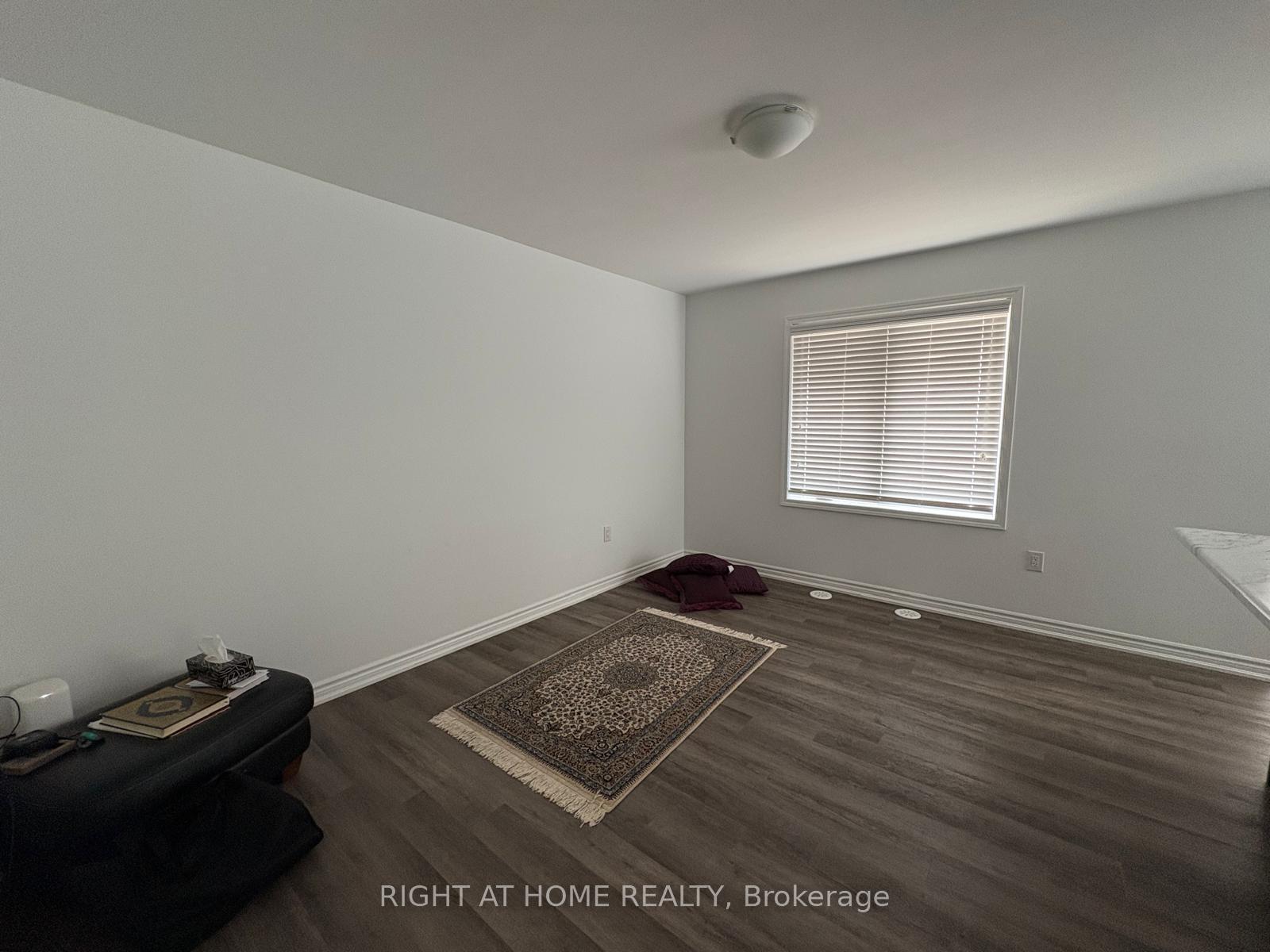 Photo 8 of 976 Hickory Crescent, Milton, Cobban — HOMEH