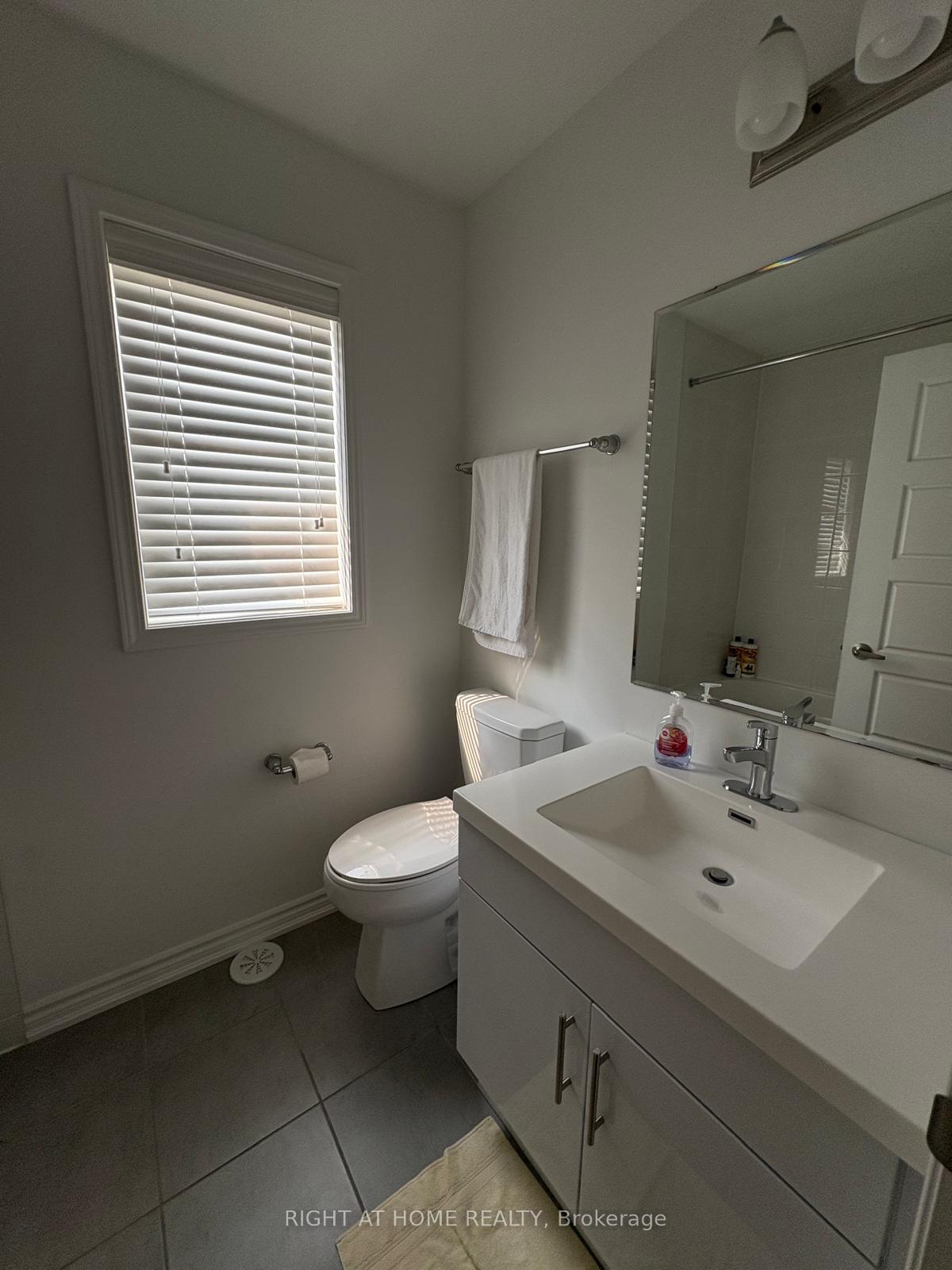 Photo 19 of 976 Hickory Crescent, Milton, Cobban — HOMEH