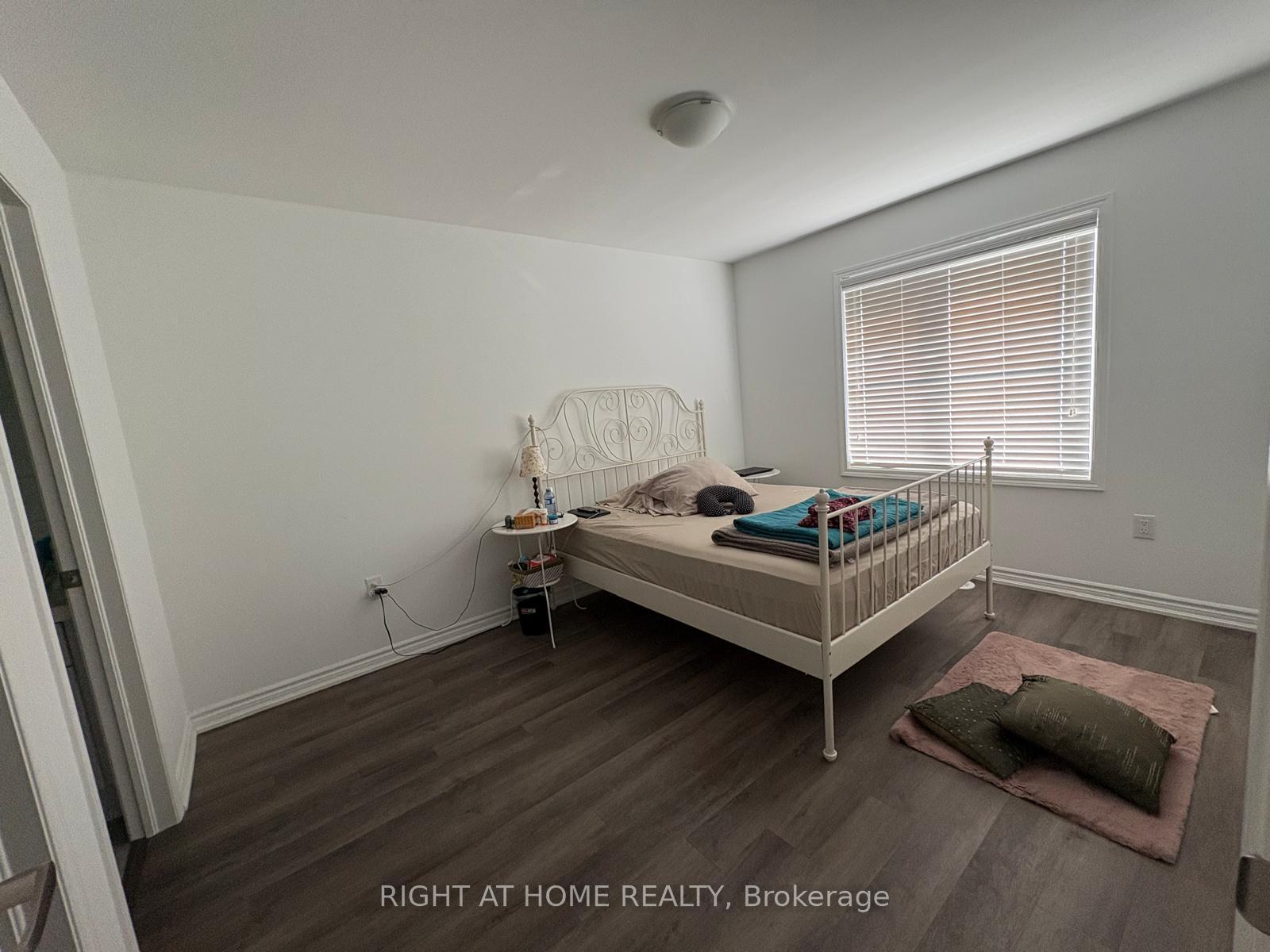Photo 10 of 976 Hickory Crescent, Milton, Cobban — HOMEH