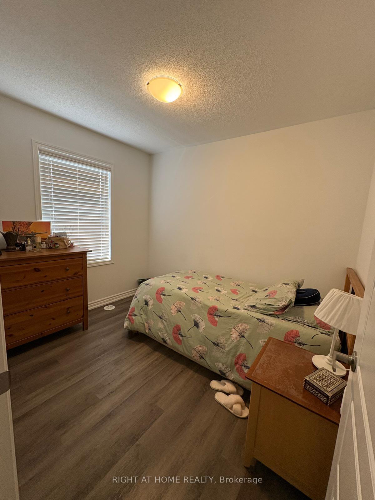 Photo 18 of 976 Hickory Crescent, Milton, Cobban — HOMEH
