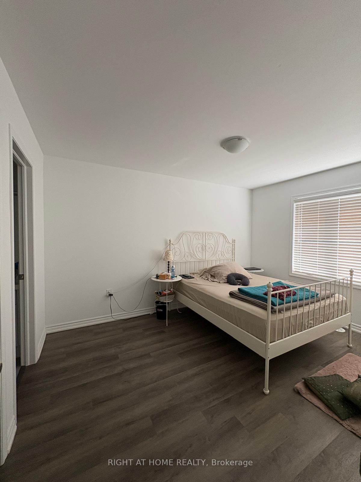 Photo 17 of 976 Hickory Crescent, Milton, Cobban — HOMEH