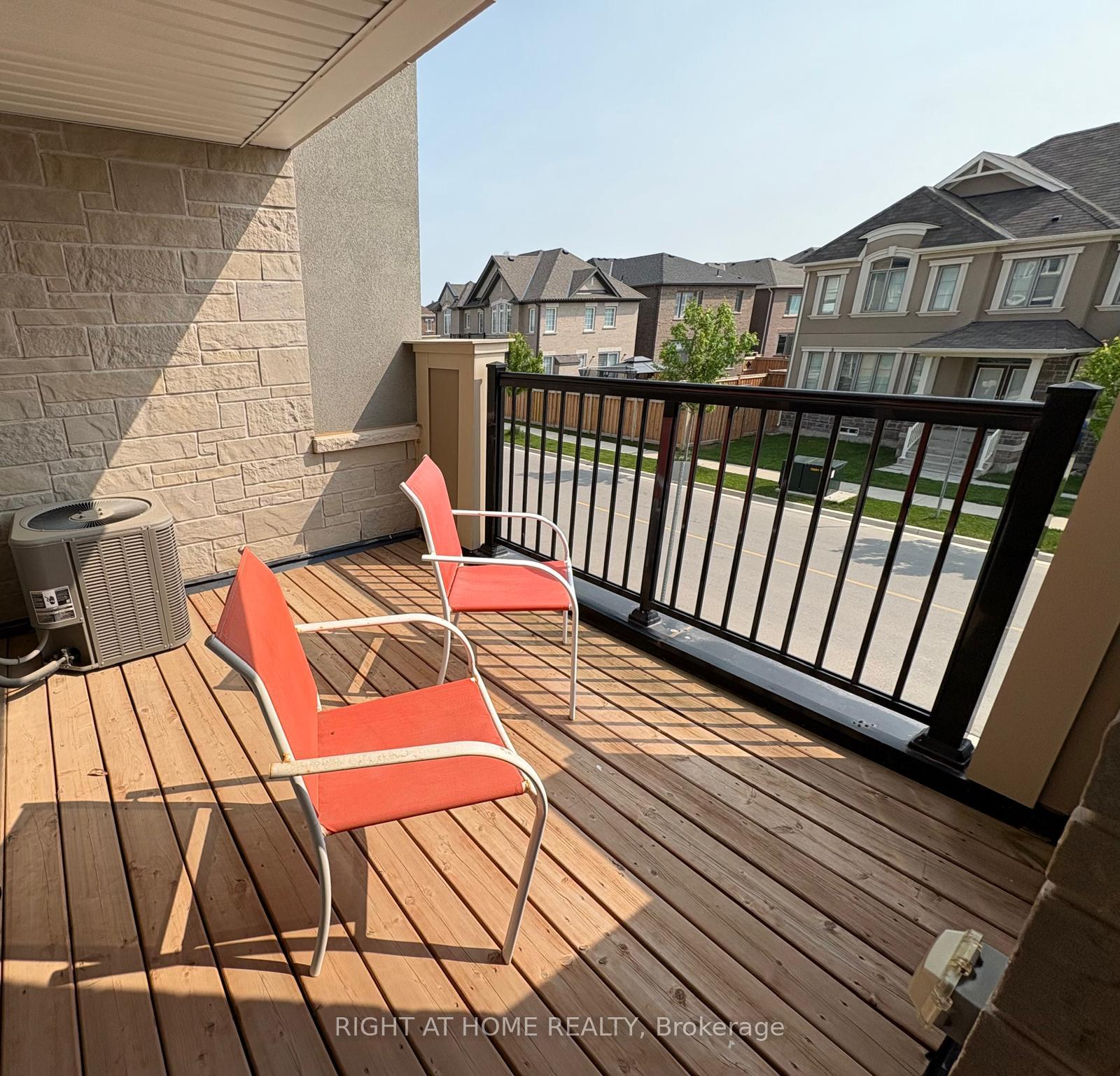 Photo 20 of 976 Hickory Crescent, Milton, Cobban — HOMEH
