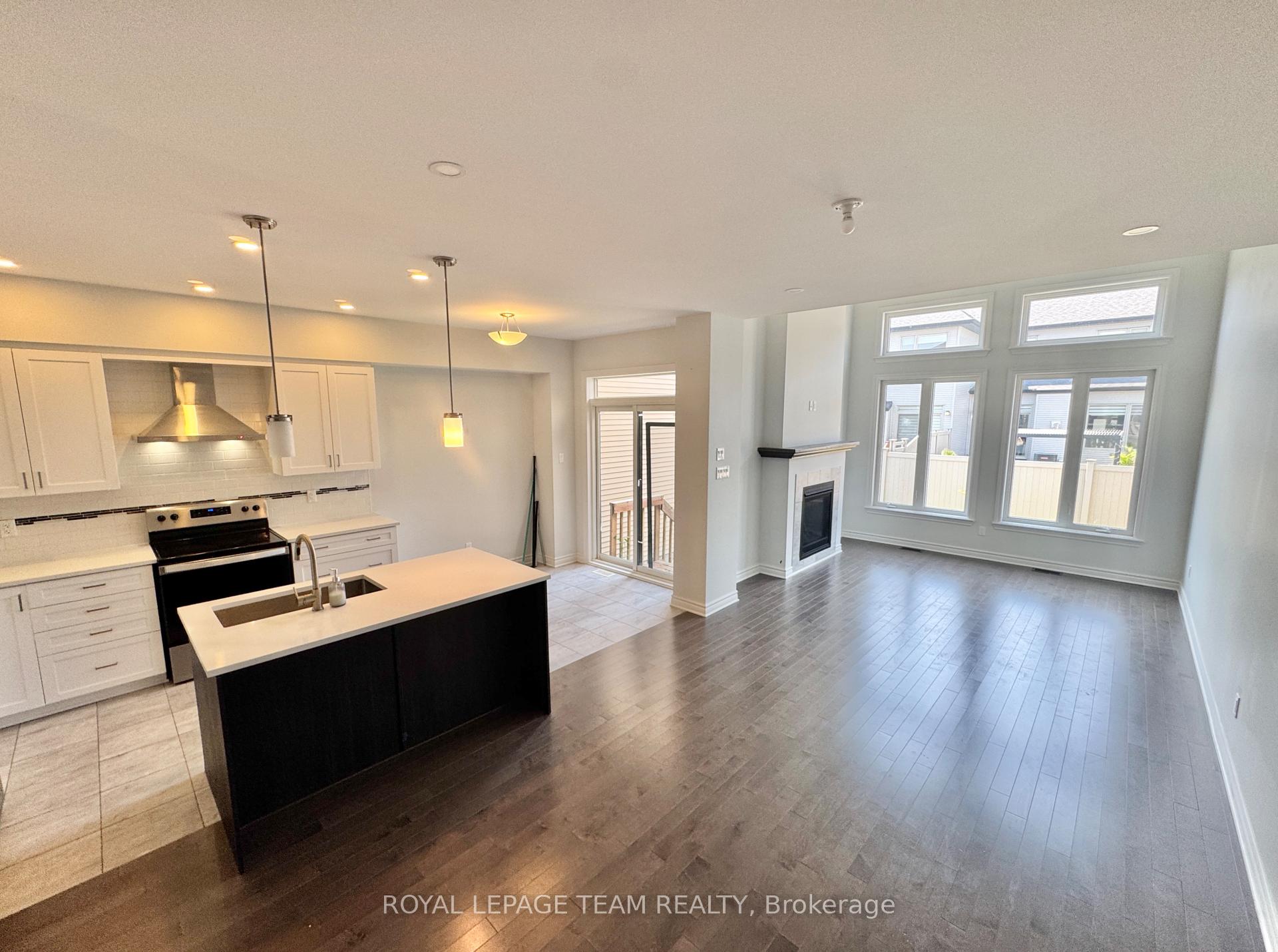 Photo 3 of 695 Cairn Crescent, Ottawa, Mer Bleue/Bradley Estates/Anderson Park — HOMEH